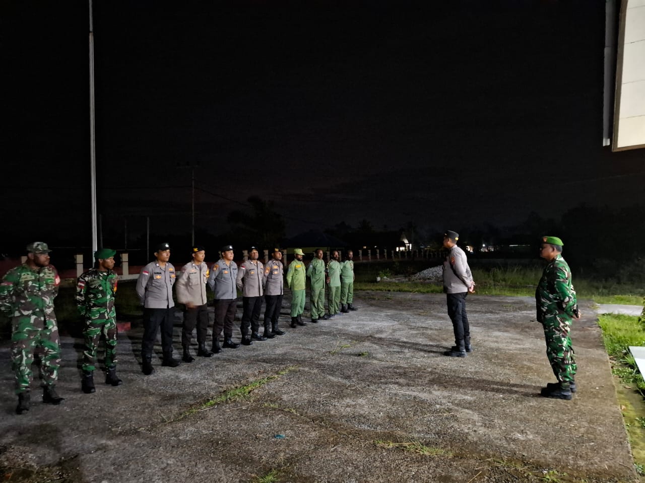 POLSEK KOUH GELAR APEL GABUNGAN ANTISIPASI KALENDER KAMTIBMAS LOKAL PAPUA