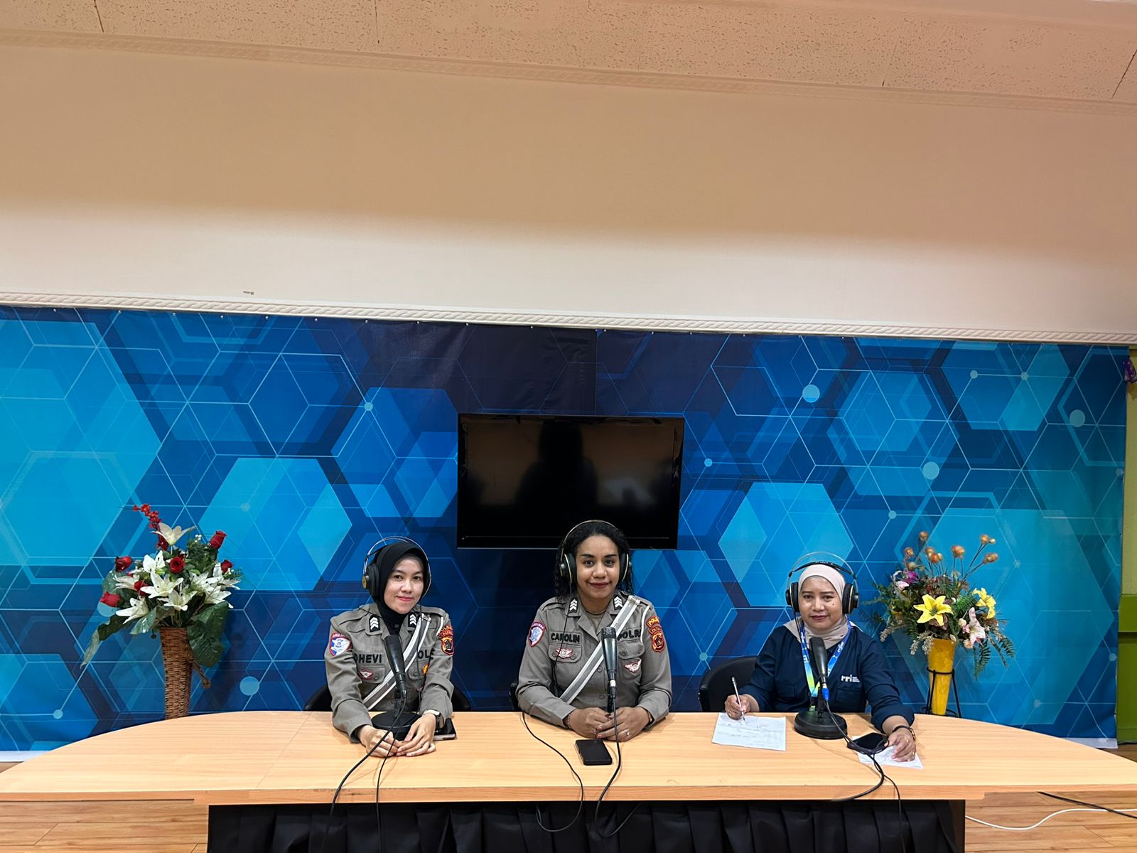 Tingkatkan Keselamatan Berkendara, Ditlantas Polda Papua Gelar “Polantas Menyapa” Bersama RRI Pro 1 Jayapura