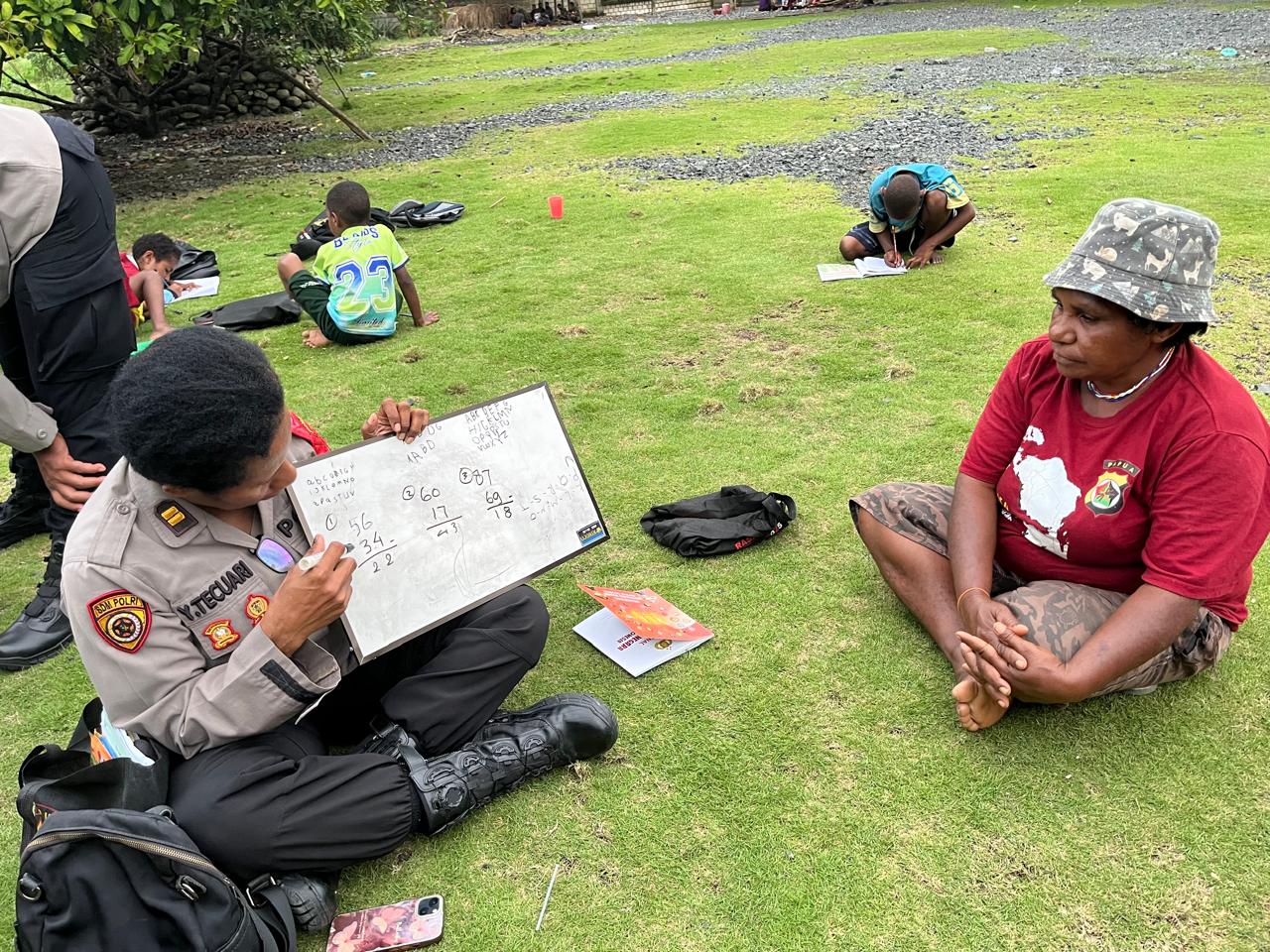 Subsatgas Si-Ipar Polres Jayapura Hadirkan Kegiatan Belajar untuk Warga Kompleks Hebron Doyo Baru