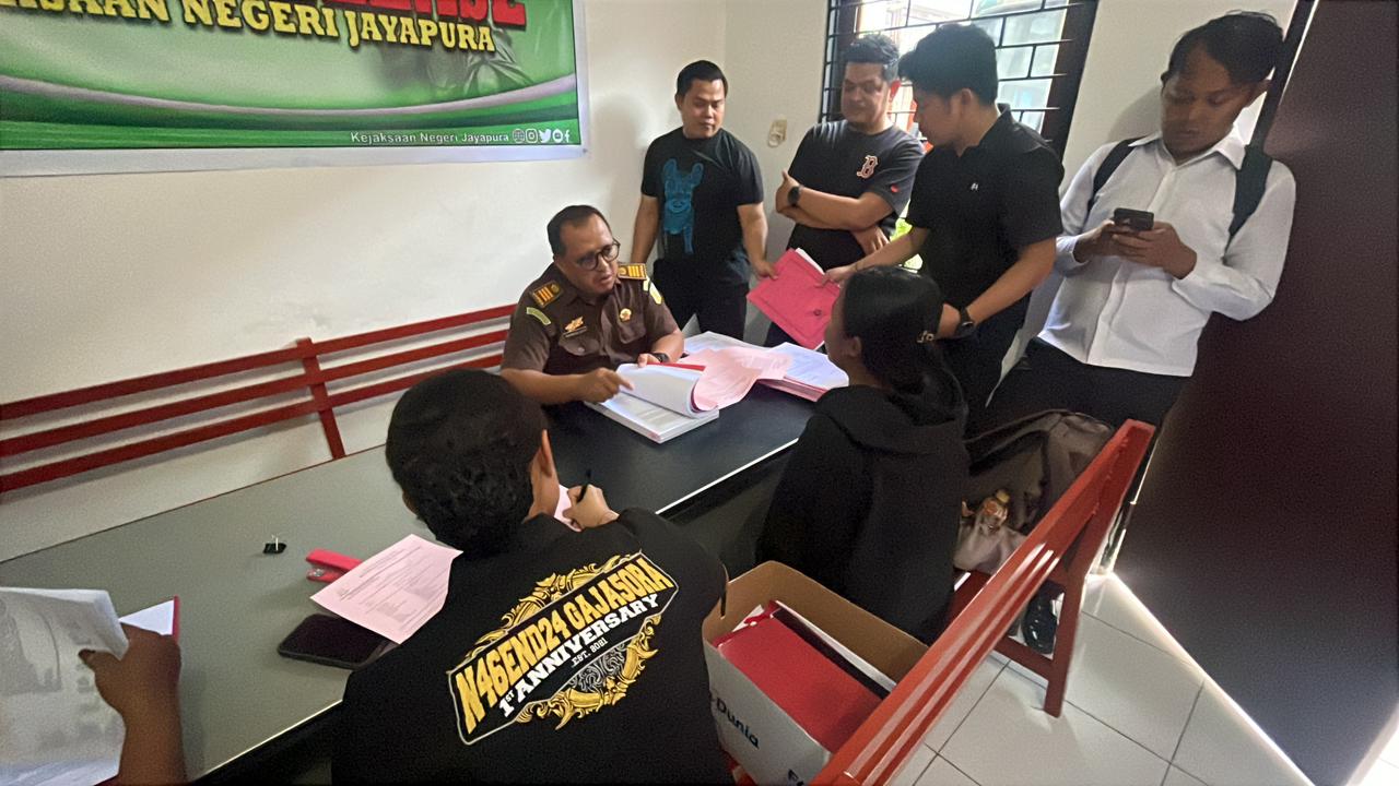 Sat Reskrim Polres Sarmi Limpahkan Tersangka Pembunuhan Anak ke Kejaksaan