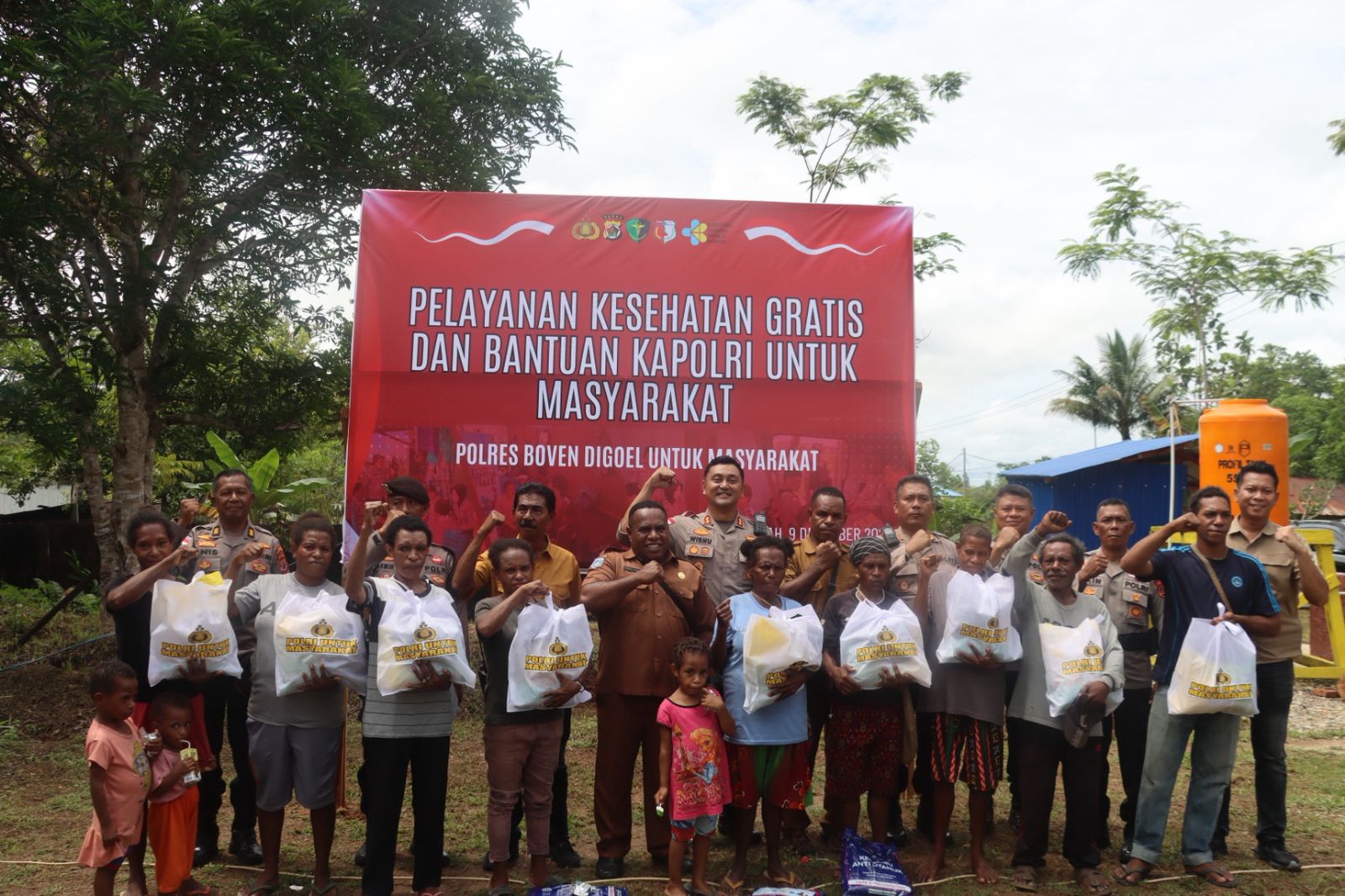 Polres Boven Digoel Gelar Pelayanan Kesehatan Gratis dan Salurkan Bantuan Kapolri untuk Masyarakat Kampung Sokanggo