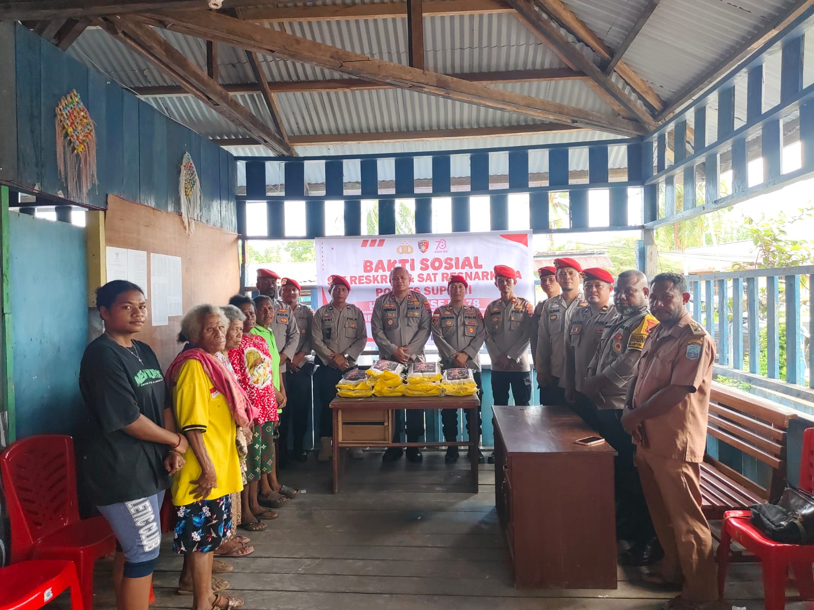 Sat Reskrim dan Sat Resnarkoba Polres Supiori Gelar Bakti Sosial dalam Rangka HUT Reserse ke-78 “Reserse Presisi Siap Melayani”