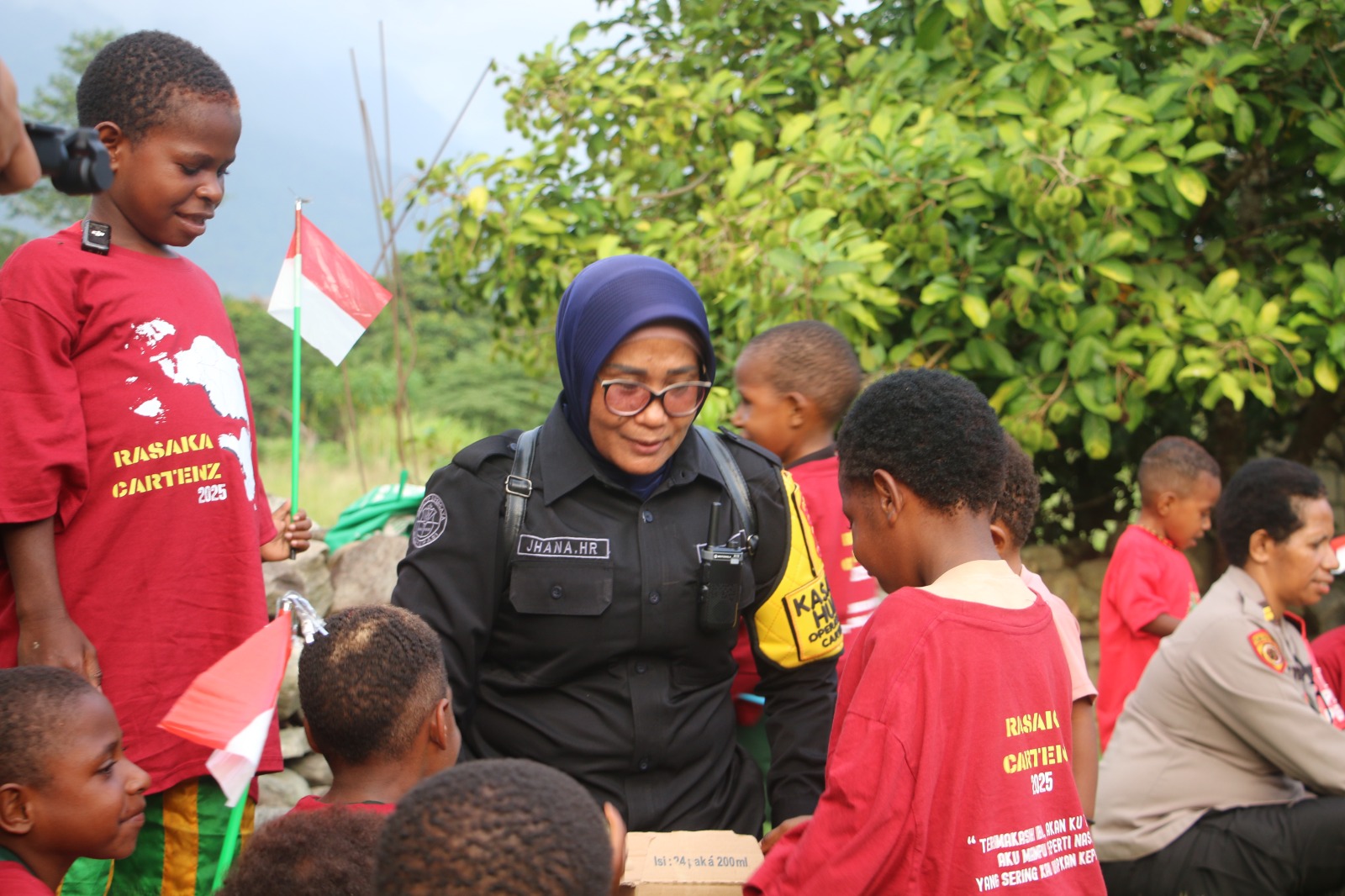 Kasatgas Humas Ops Rasaka Cartenz 2025 Kunjungi Kegiatan Pembelajaran Subsatgas Si-Ipar Polres Jayapura di Kampung Doyo Baru