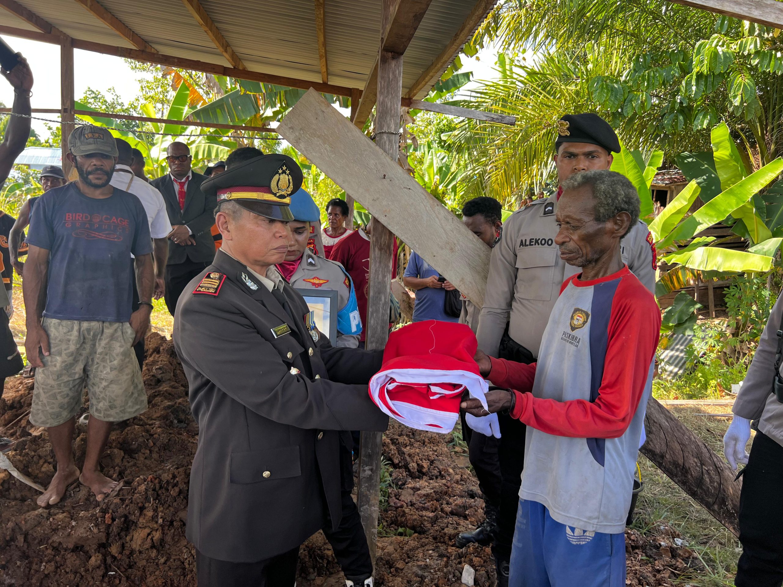 Polres Boven Digoel Laksanakan Upacara Pemakaman Dinas Jenazah Alm. Bripda Bunanto Sabikatu