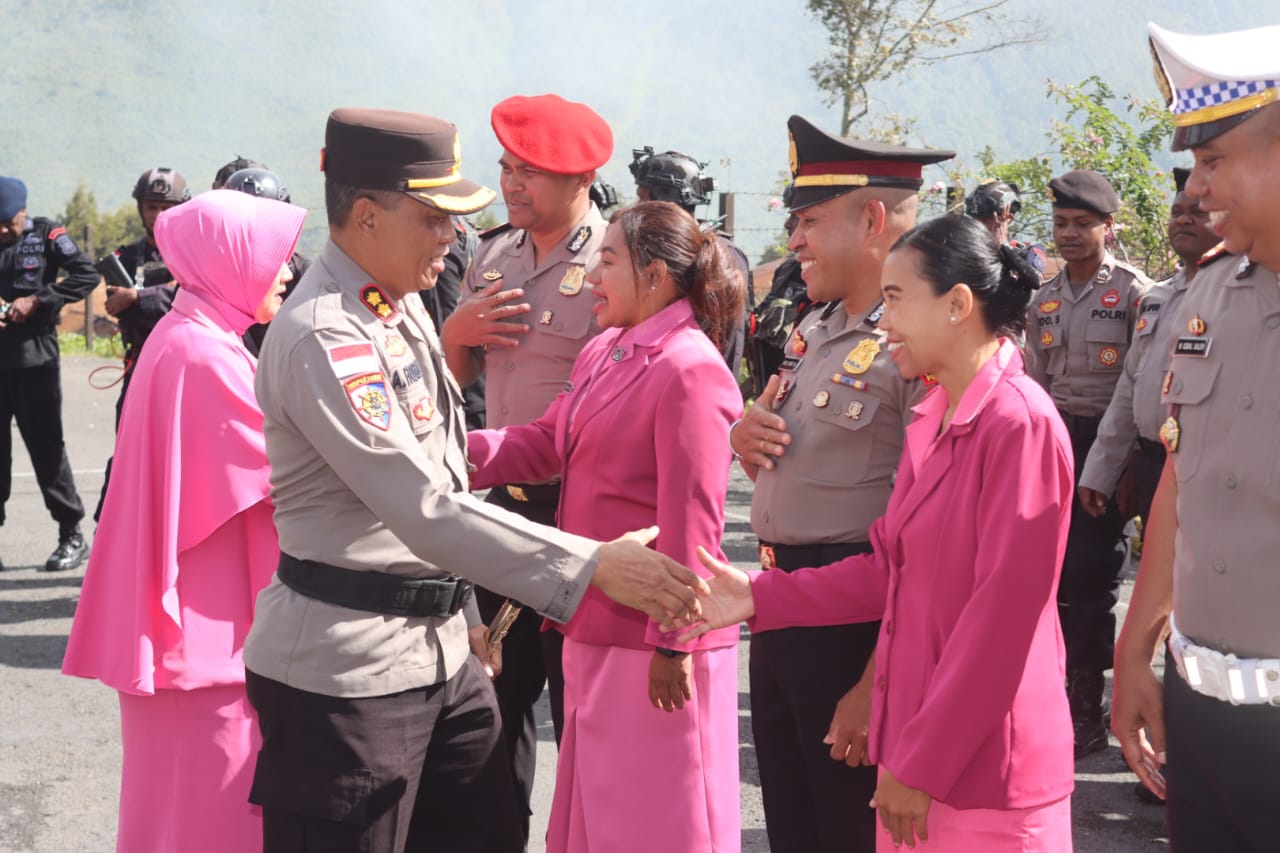 Kapolres Puncak Jaya Pimpin Upacara Korps Raport Kenaikan Pangkat Personel Polres Puncak Jaya TMT 01 Januari 2026