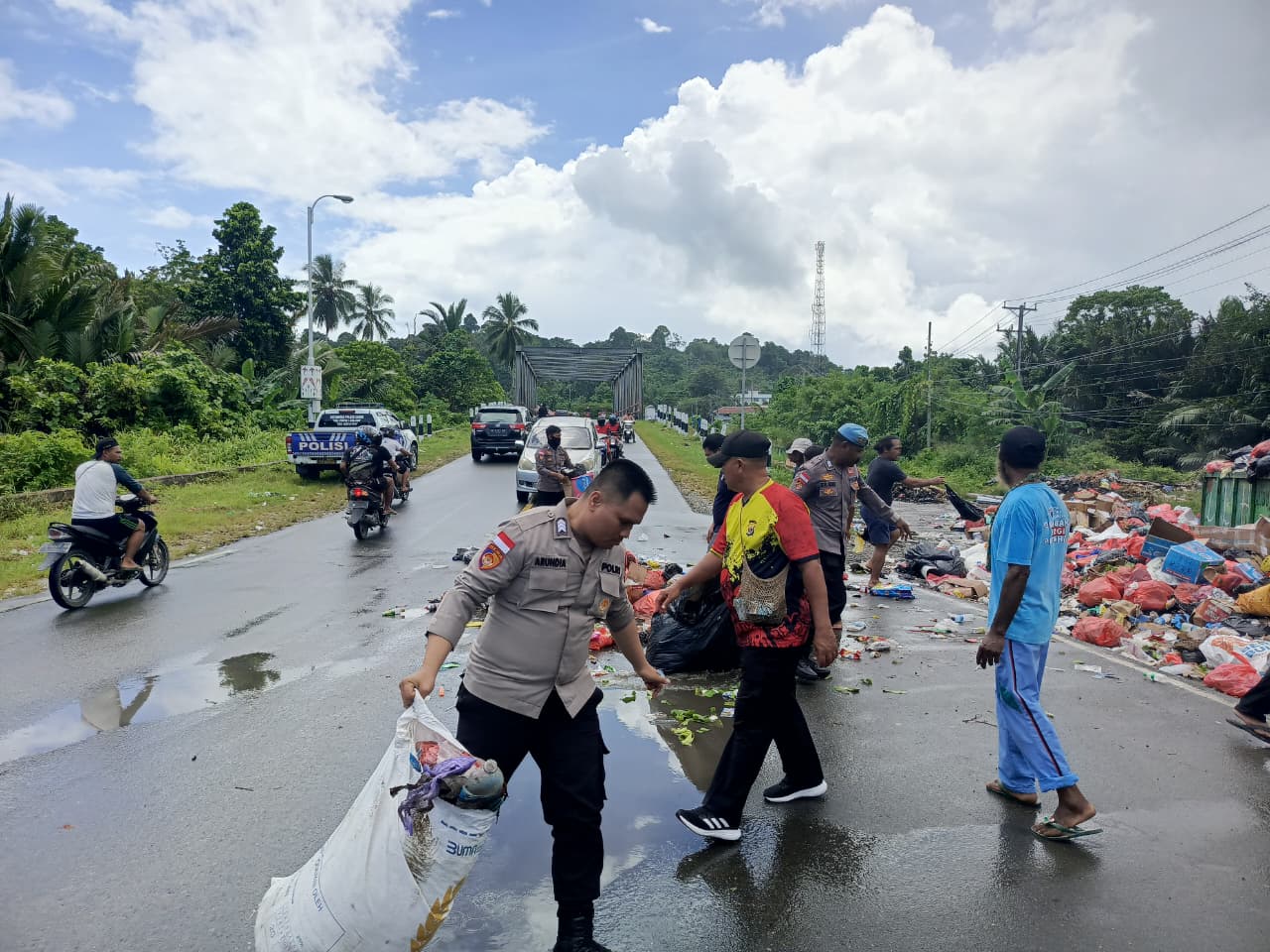 Wakapolsek Bonggo Pimpin Pengamanan Ekshumasi dan Otopsi Jenazah di Kampung Rotea