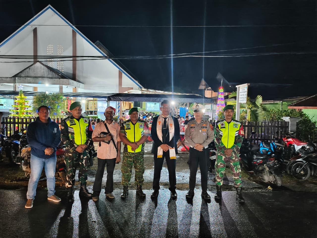Polres Sarmi Turunkan Personel Amankan Ibadah Malam Kudus di Gereja-Gereja