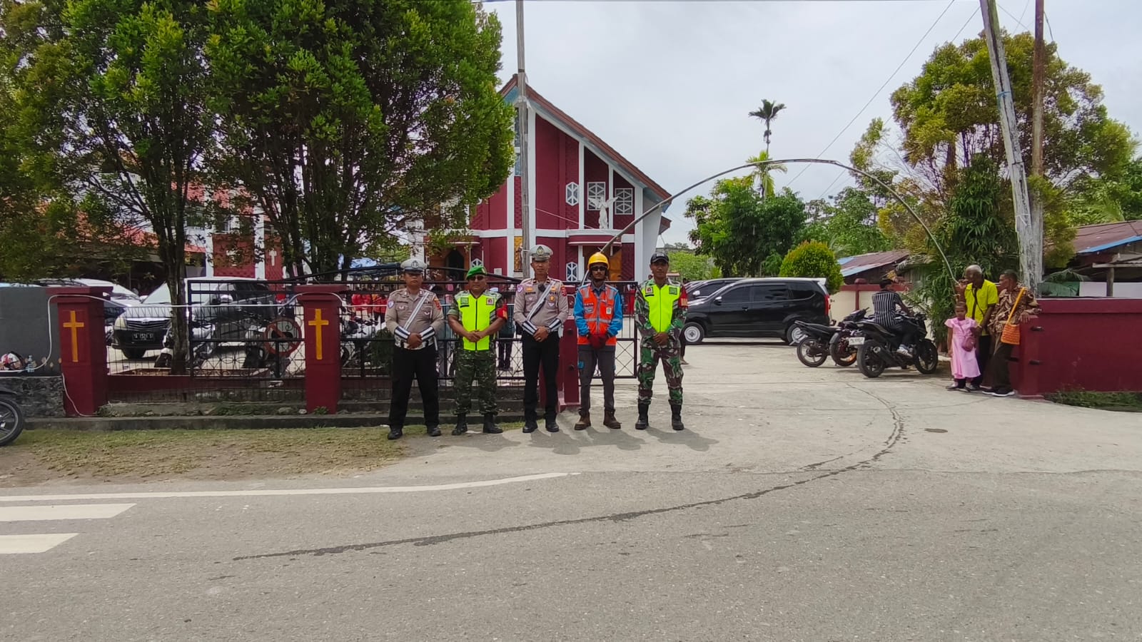 Jamin Keamanan Umat Kristiani, Polres Sarmi Turunkan Personel Amankan Ibadah Natal
