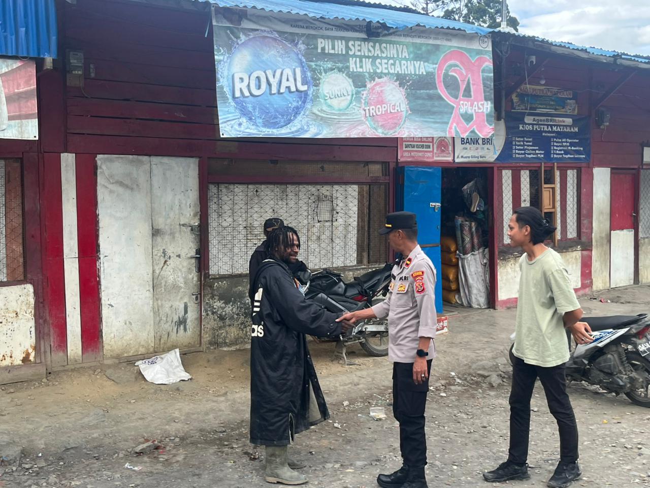 Tahun Baru, Semangat Baru, Personel Polres Tolikara Laksanakan Patroli dan Sambang Humanis Ke Masyarakat
