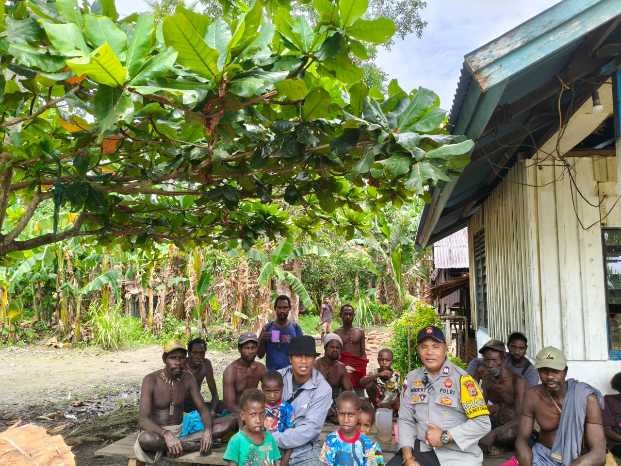 Kapolsubsektor Tabonji Bersama Masyarakat Ciptakan Situasi Kamtibmas tetap Aman dan Kondusif