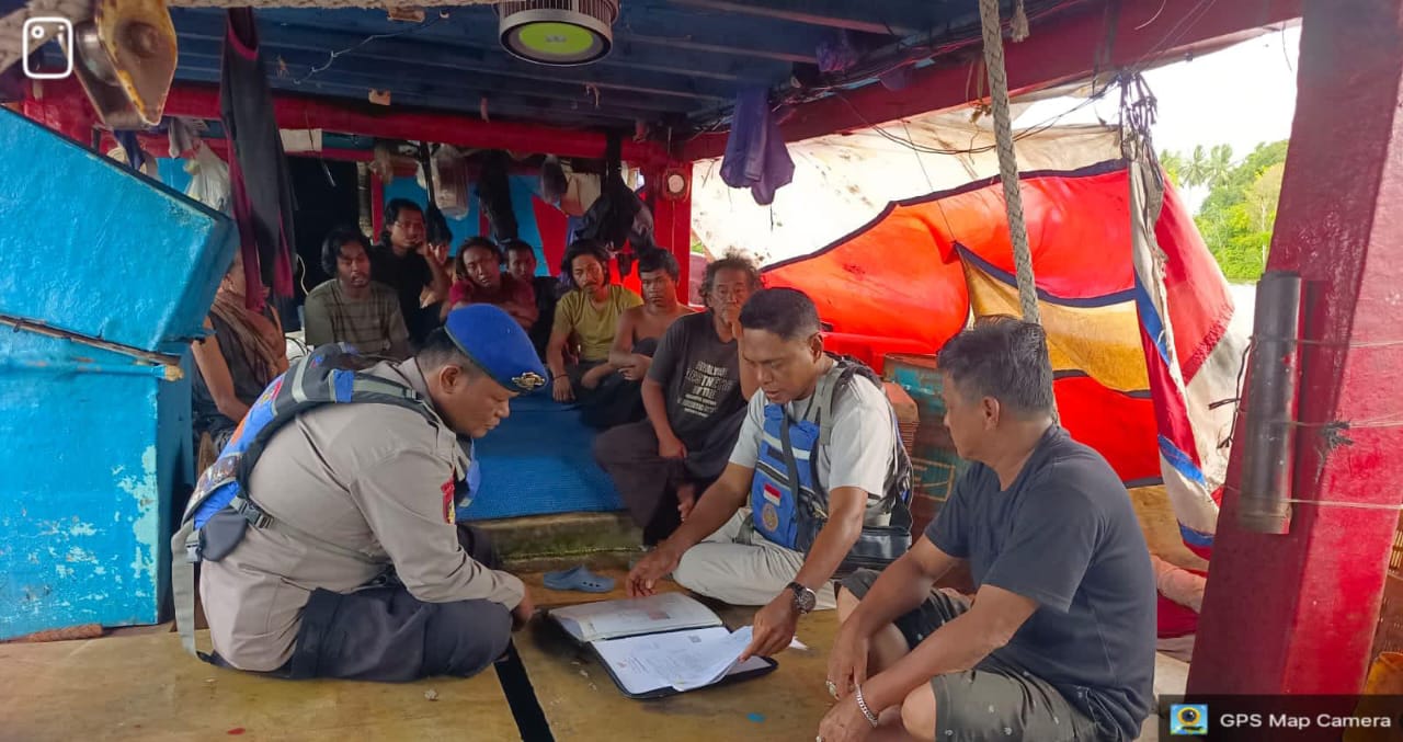 Sat Polair Polres Merauke Laksanakan Pemeriksaan Muatan Kapal dan Kelengkapan Dokumen di Perairan Kumbe