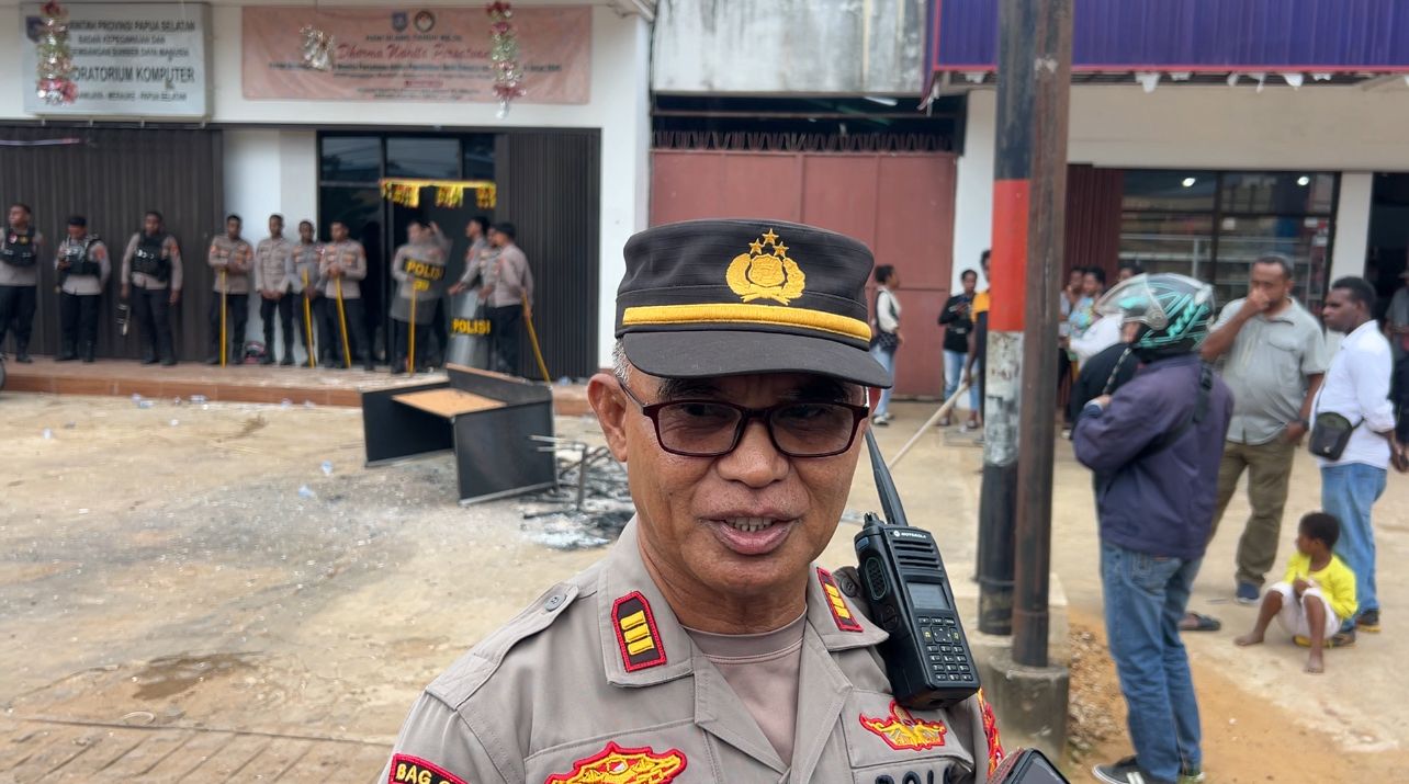 Polres Merauke melaksanakan Pengamanan Aksi Demo CPNS Papua Selatan di kantor BKPSDM PPS