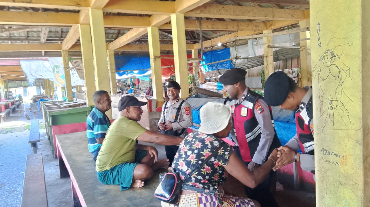 Sat Samapta Polres Sarmi Laksanakan Giat patroli dialogis di Pasar Sentral Mararena
