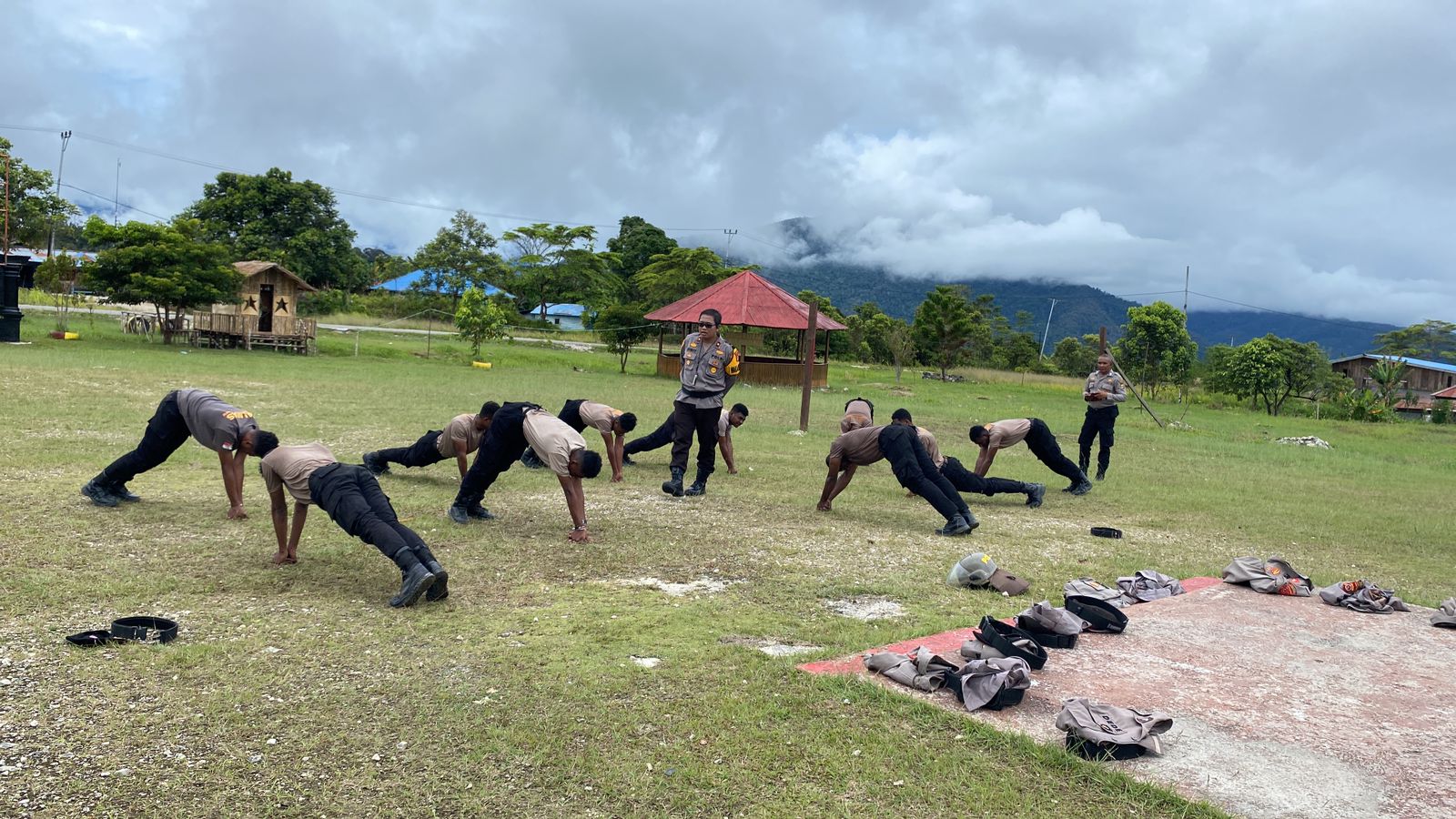 Wakapolres Mamberamo Tengah Tindak Tegas Anggota Yang Melanggar Disiplin