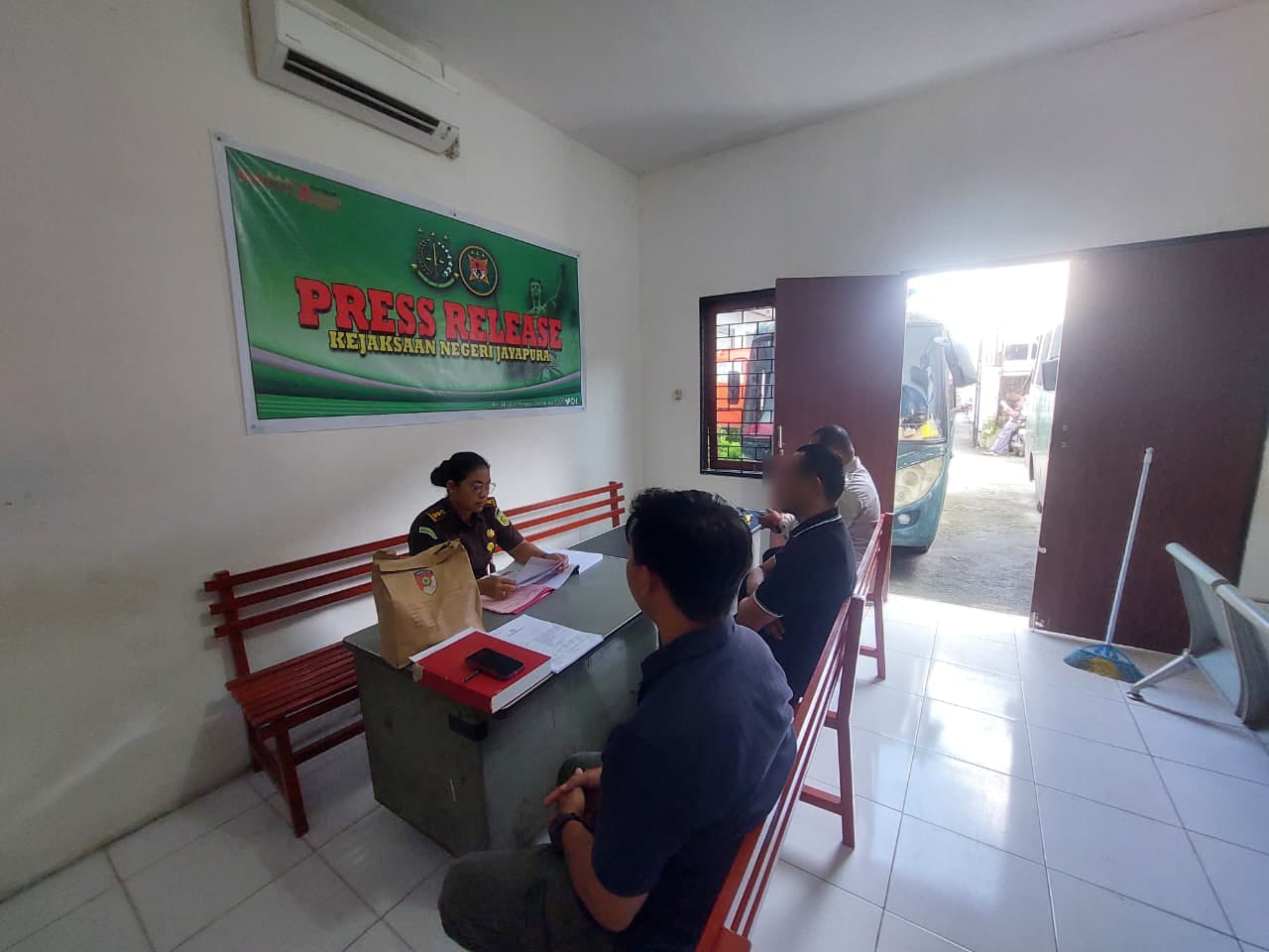 Polres Jayapura Laksanakan Tahap II Kasus Kekerasan Seksual yang Melibatkan Oknum Penasehat Hukum