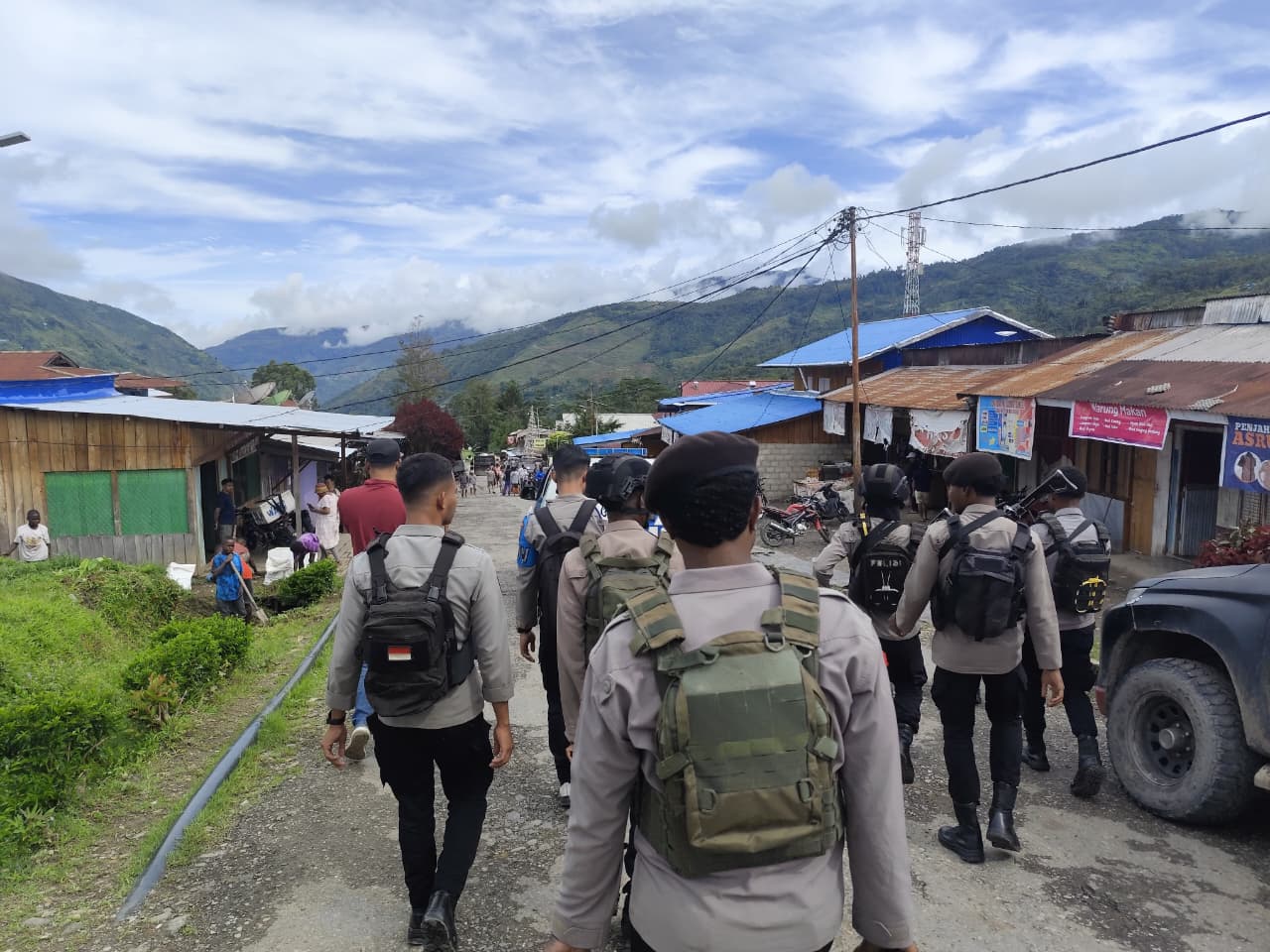 Jaga Kamtibmas, Tim Regu III Siaga Polres Tolikara Laksanakan Patroli Jalan Kaki