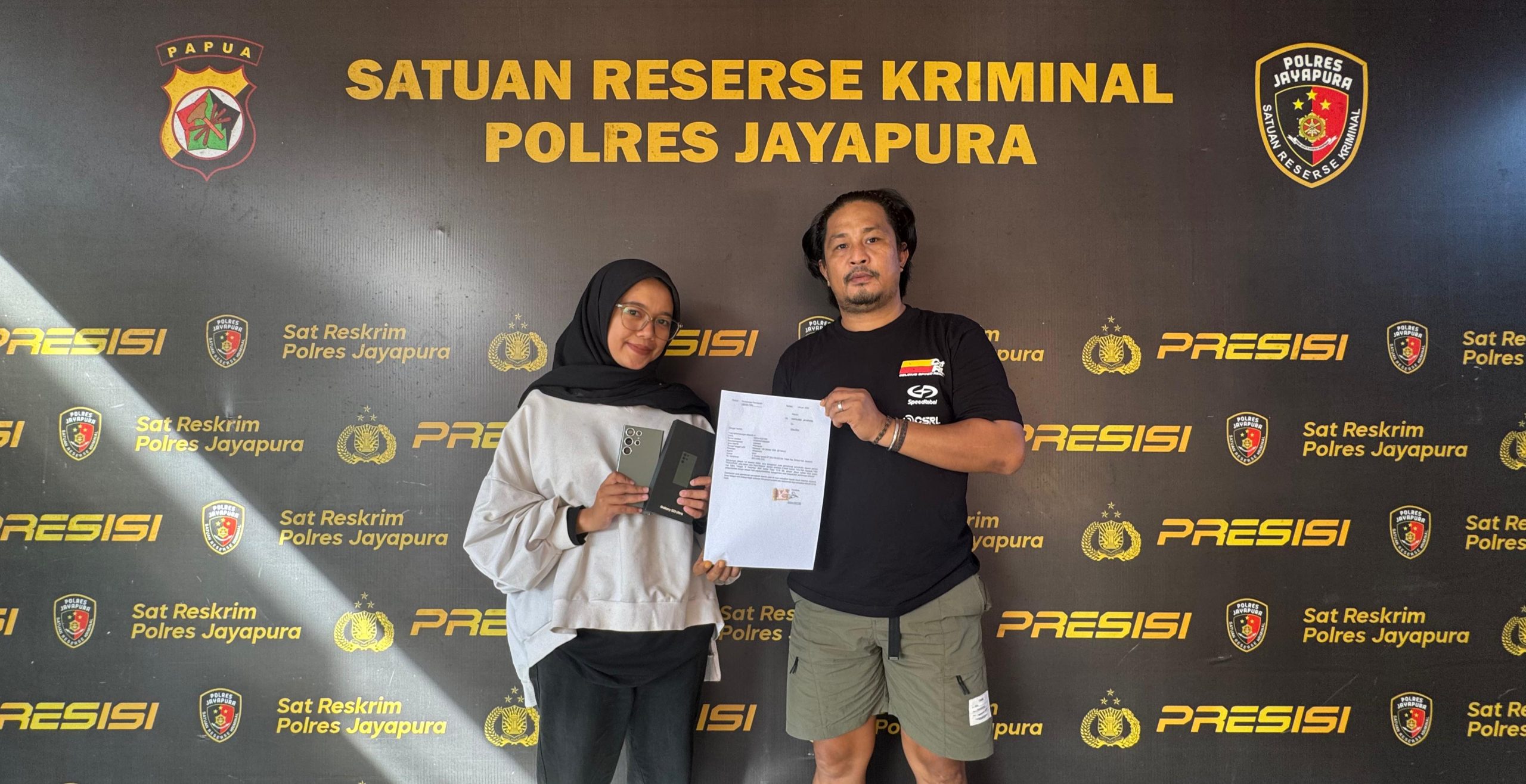 Tim Opsnal Serahkan Handphone Hasil Curian kepada Pemilik, Kasus Diselesaikan Secara Restorative Justice