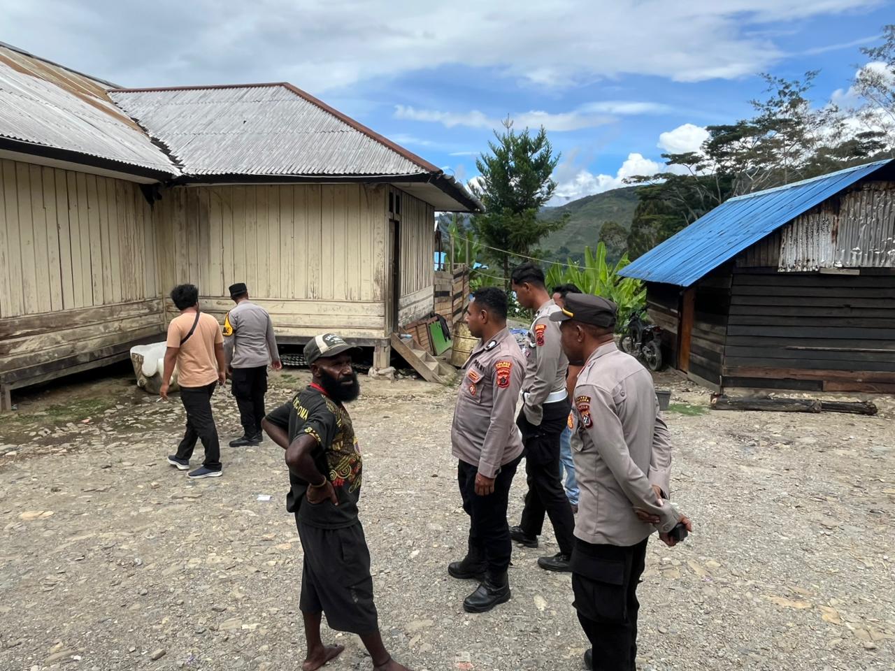 Humanis dan Preventif, Polres Tolikara Gelar Patroli Dialogis Jaga Kamtibmas di Permukiman Warga