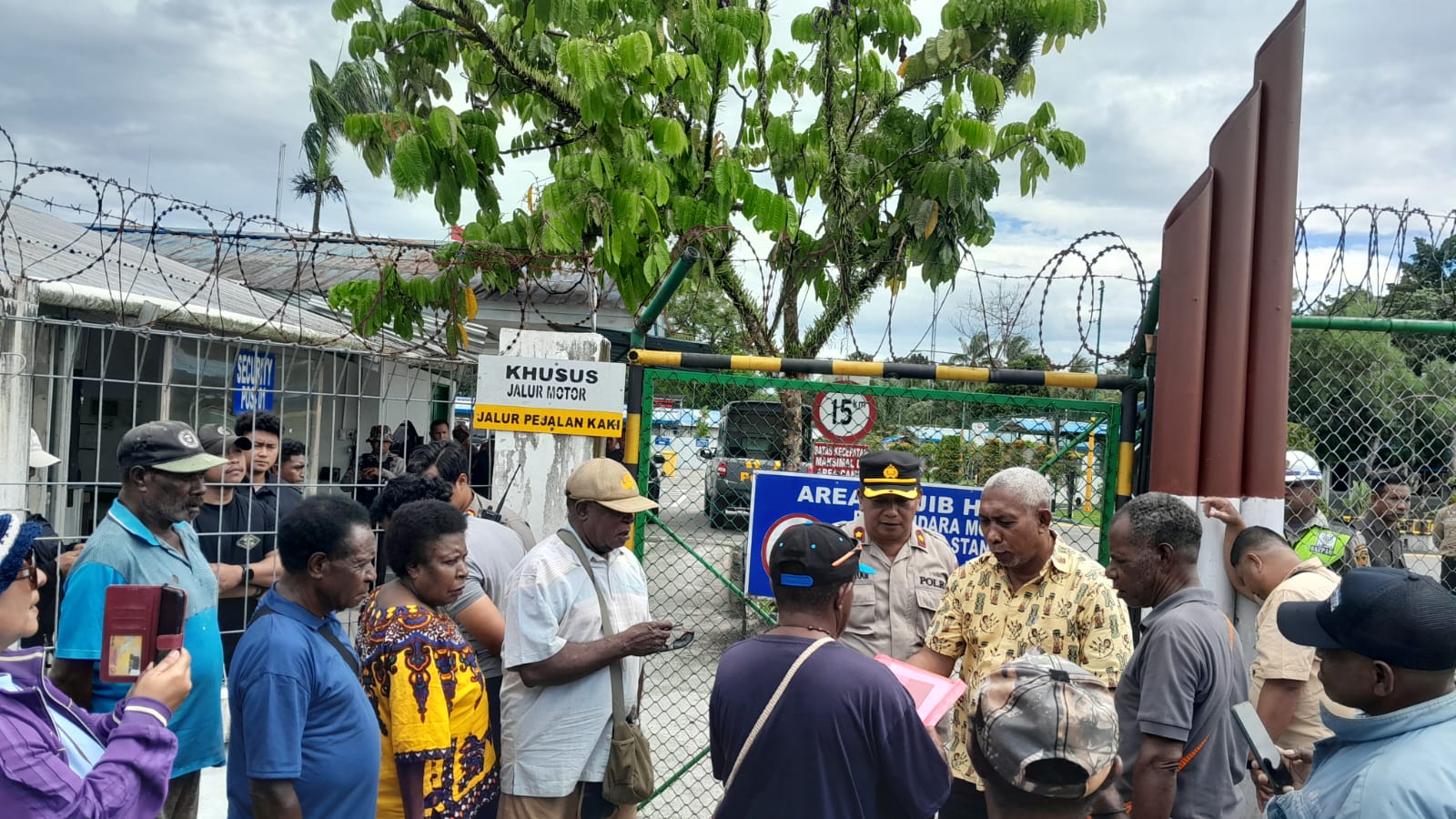 Pemalangan Sejumlah Sekolah mengganggu Aktivitas Belajar di Timika.
