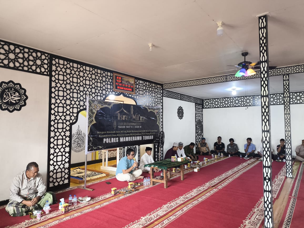 Wakapolres Mamberamo Tengah Bersama Masyarakat Peringati Isra Mi’raj dengan Penuh Kekhusyukan