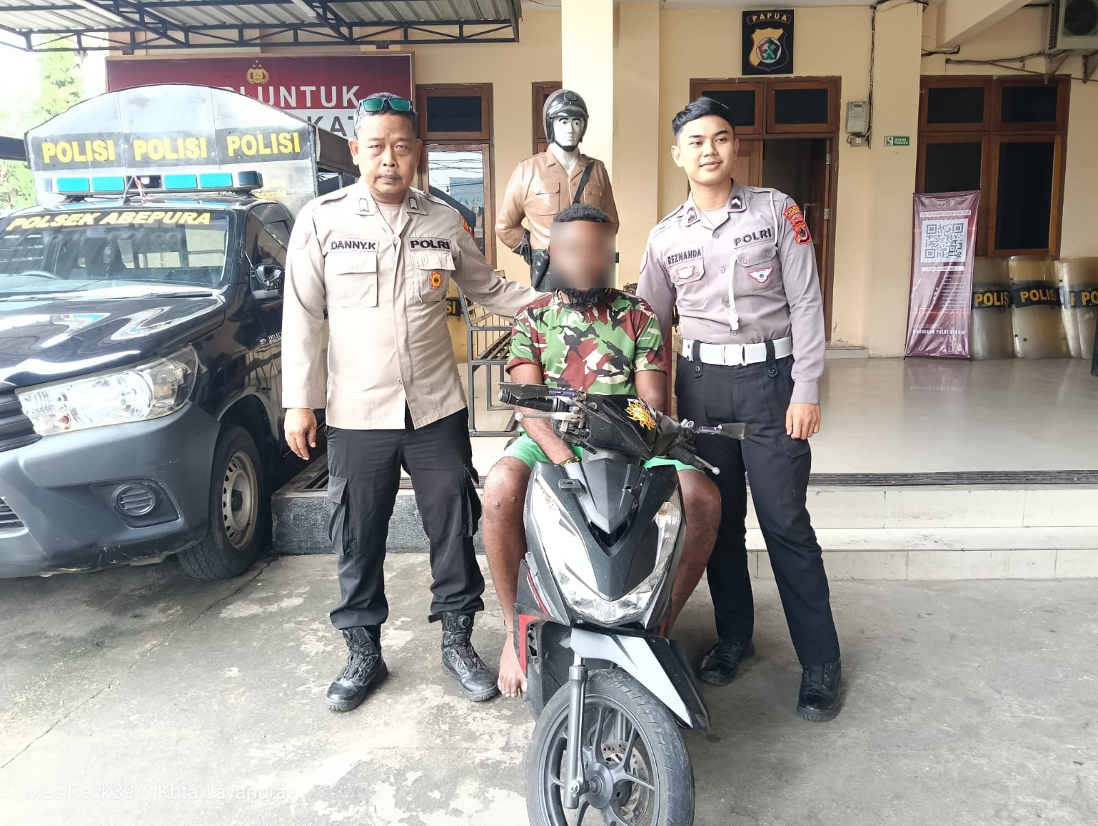 Sat Lantas Polres Jayapura Serahkan BB Curanmor dan Terduga Pelaku ke Polsek Abepura