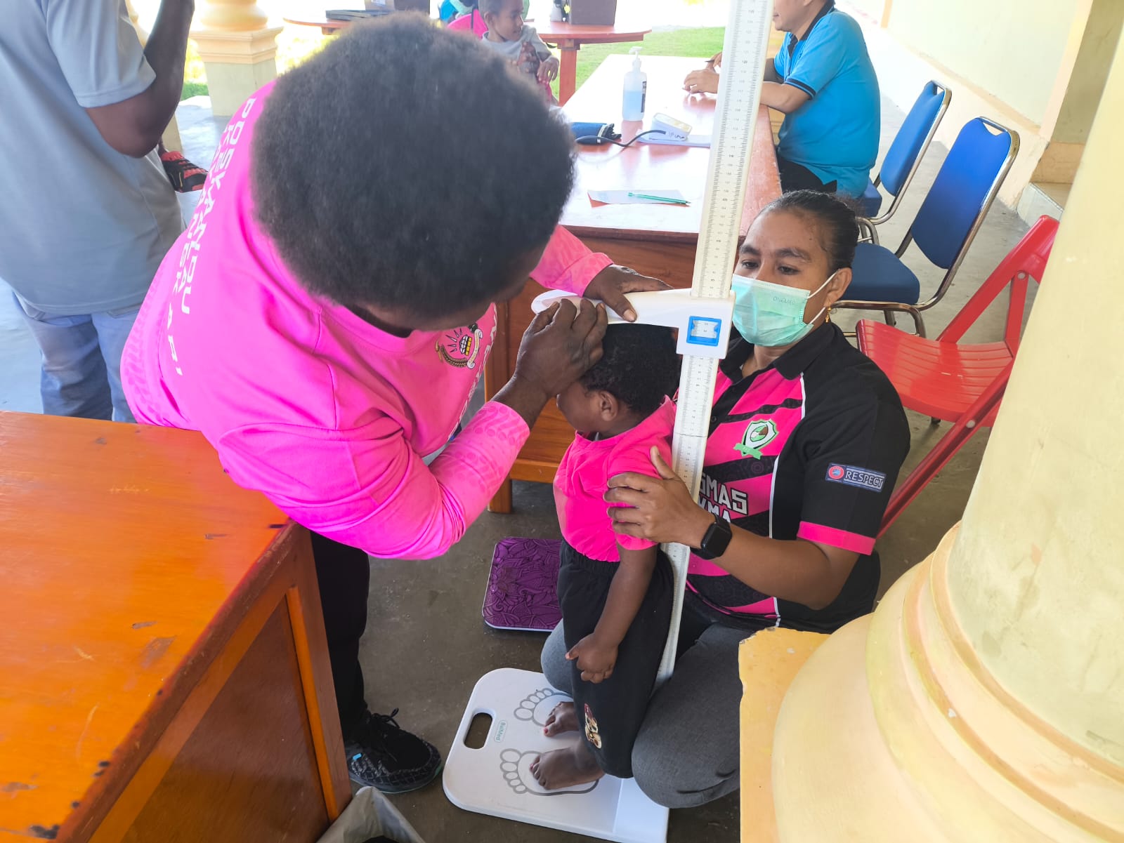 Bhayangkari Polres Mamberamo Tengah Gandeng Puskesmas Kobakma Gelar Posyandu dan Pemeriksaan Kesehatan
