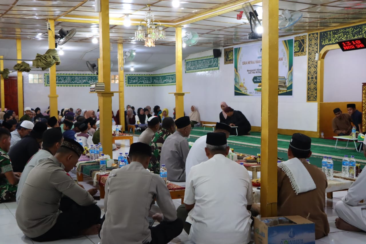 ‎Polres Tolikara Hadiri Peringatan Isra’ Mi’raj Nabi Muhammad SAW 28 Rajab 1447 H