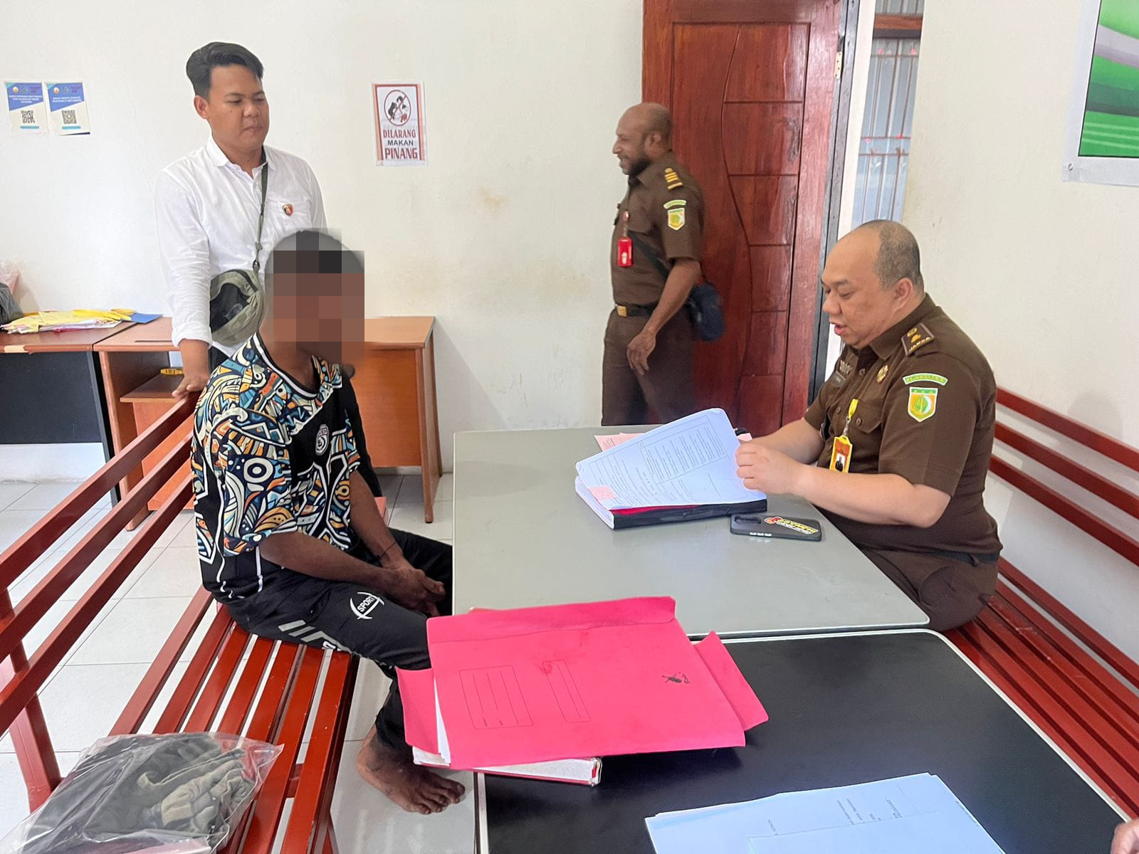 Polres Keerom Laksanakan Tahap II Penyerahan Tersangka dan Barang Bukti Kasus Pembunuhan ke JPU