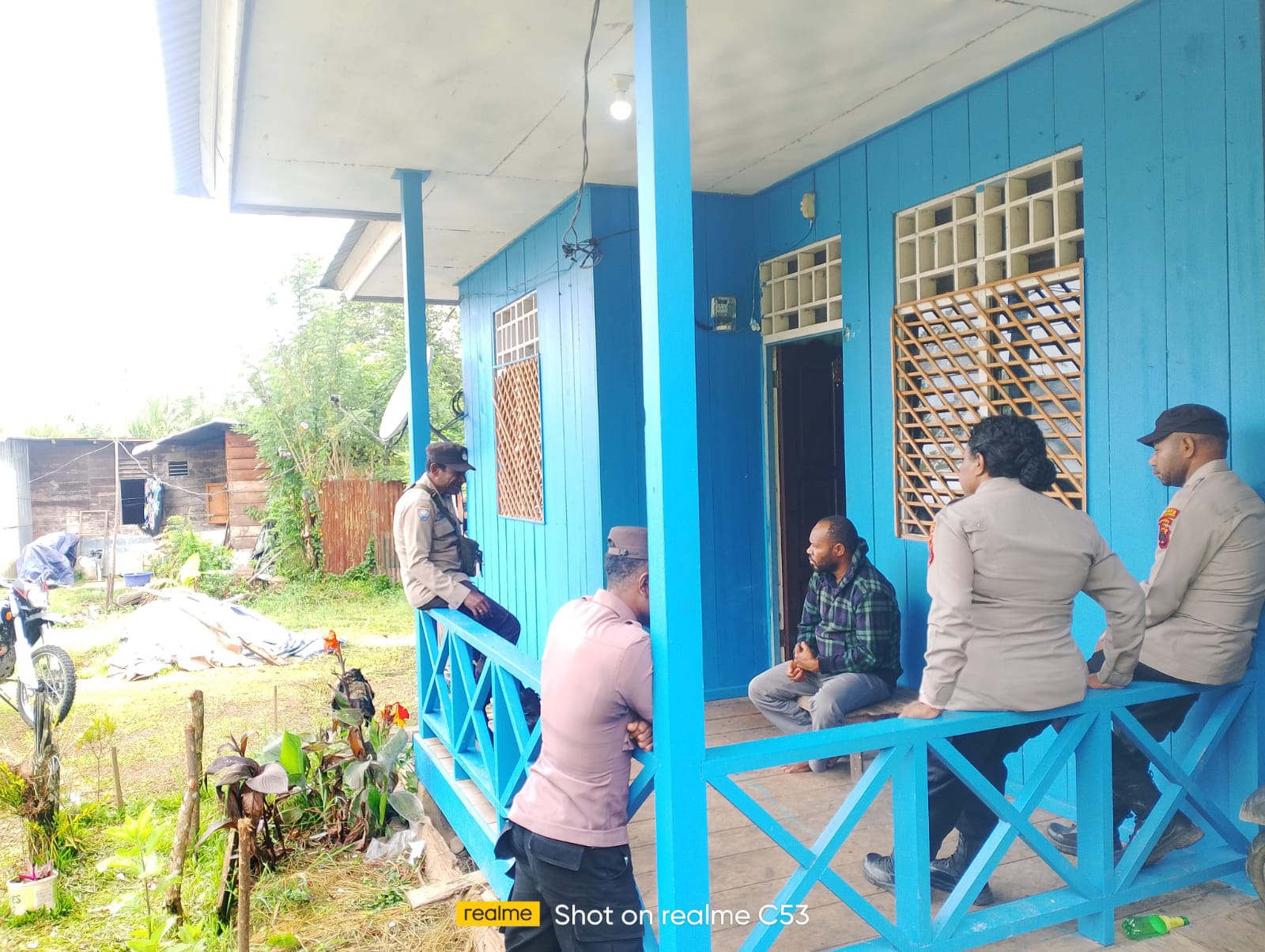 Pererat Sinergitas, Sat Binmas Polres Mamberamo Tengah Sambangi Tokoh Intelektual Pemuda Kobakma