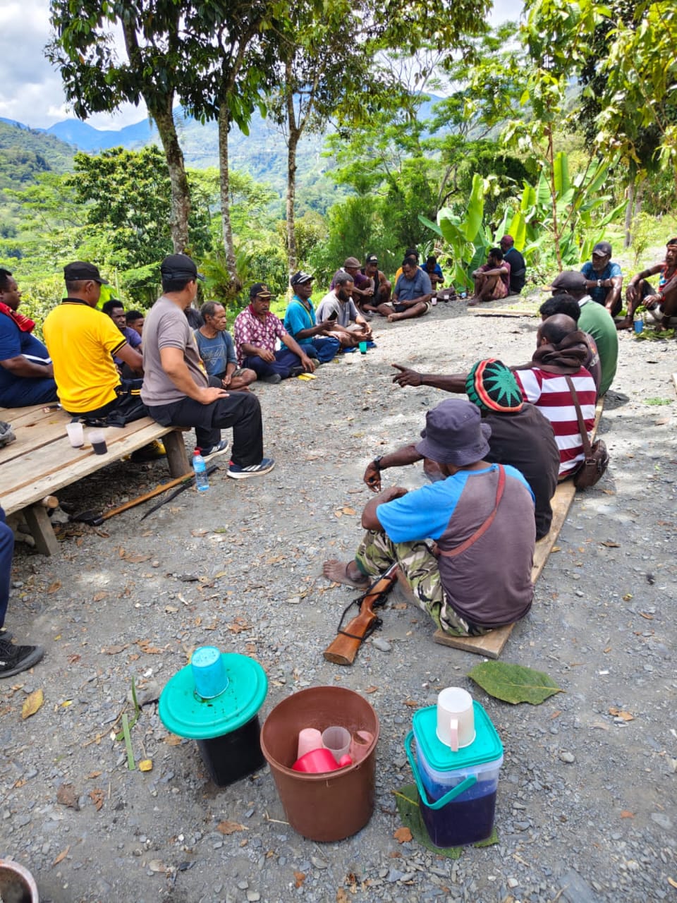 ‎Polsek Bokondini Laksanakan Negosiasi Penyelesaian Laka Tunggal Di Jembatan Logonggu, Perbatasan Kelila-Bokondini