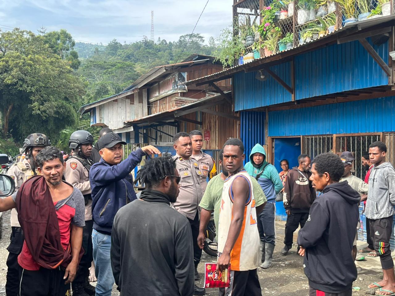 Dekat dengan Masyarakat, Polres Tolikara Laksanakan Patroli Dialogis