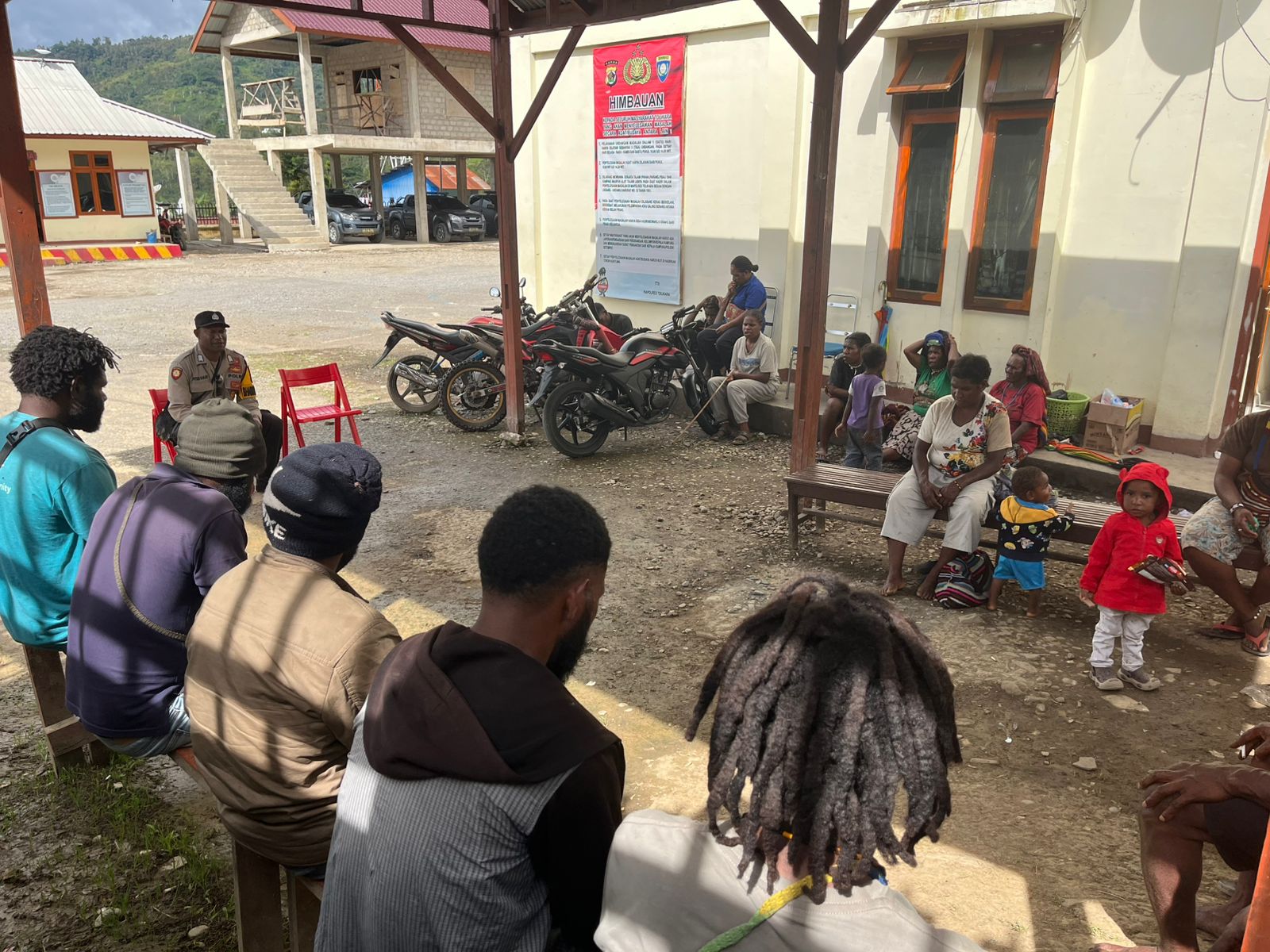 Sat Binmas Polres Tolikara Fasilitasi Pembayaran Mas Kawin di Mako Polres