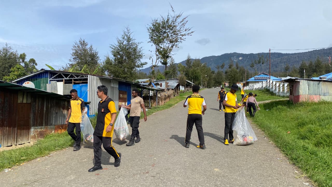 Polres Puncak Gelar Kegiatan Jumat Bersih, Wujud Kepedulian Lingkungan