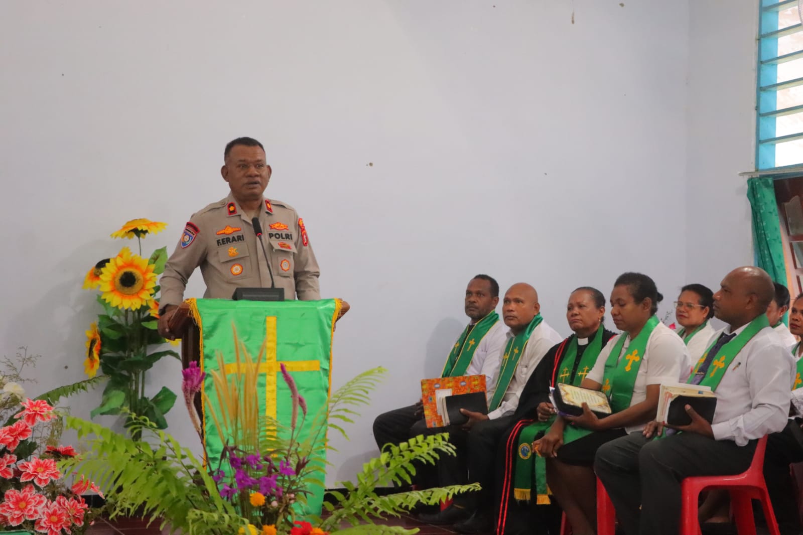 Kapolres Supiori Yang Baru Ikuti Ibadah, Perkenalkan Diri dan Sampaikan Pesan Kamtibmas