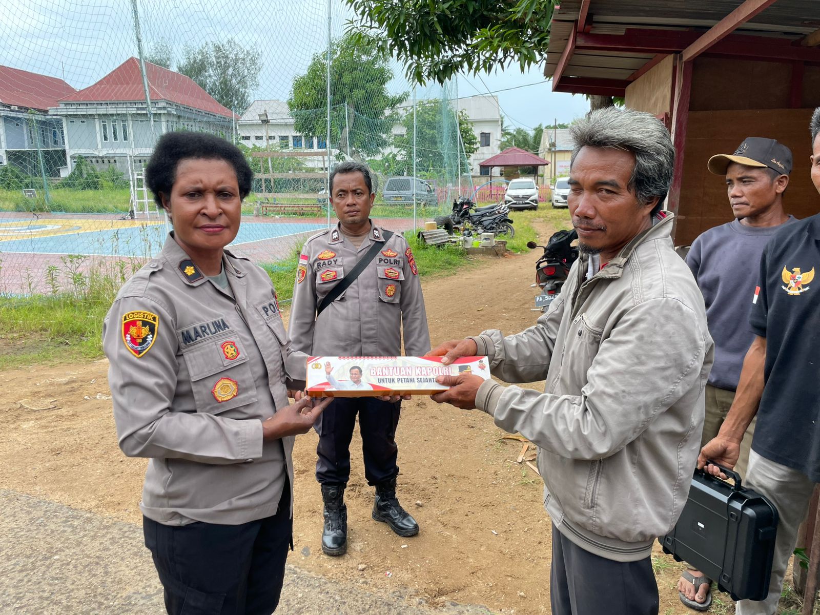 Polres Merauke Serahkan Bantuan Alsintan dari Kapolri Kepada Petani Jagung Binaan