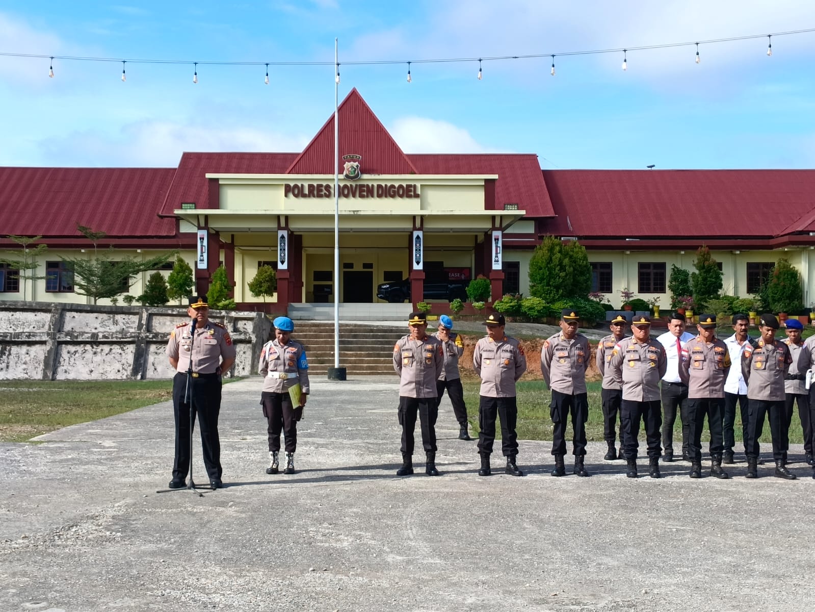 Jam Pimpinan Kapolres Boven Digoel Ingatkan Anggota Ke Disiplinan Dalam Bertugas