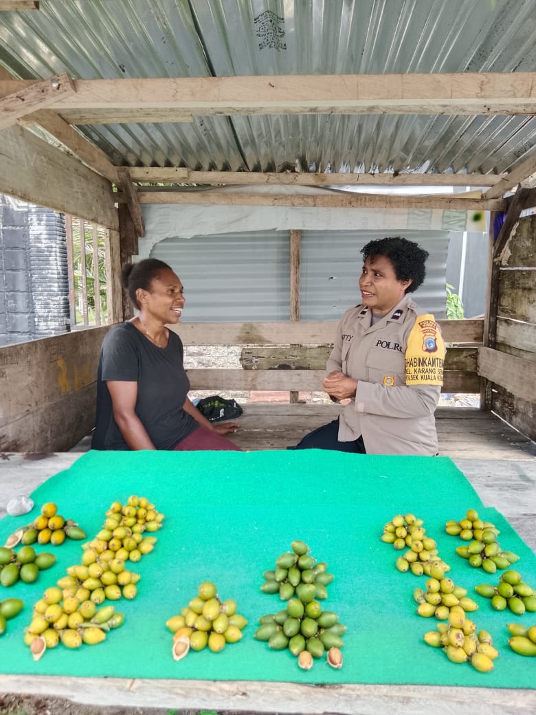 Bhabinkamtibmas Karang Senang Sambangi Warga, Terima Keluhan Warga