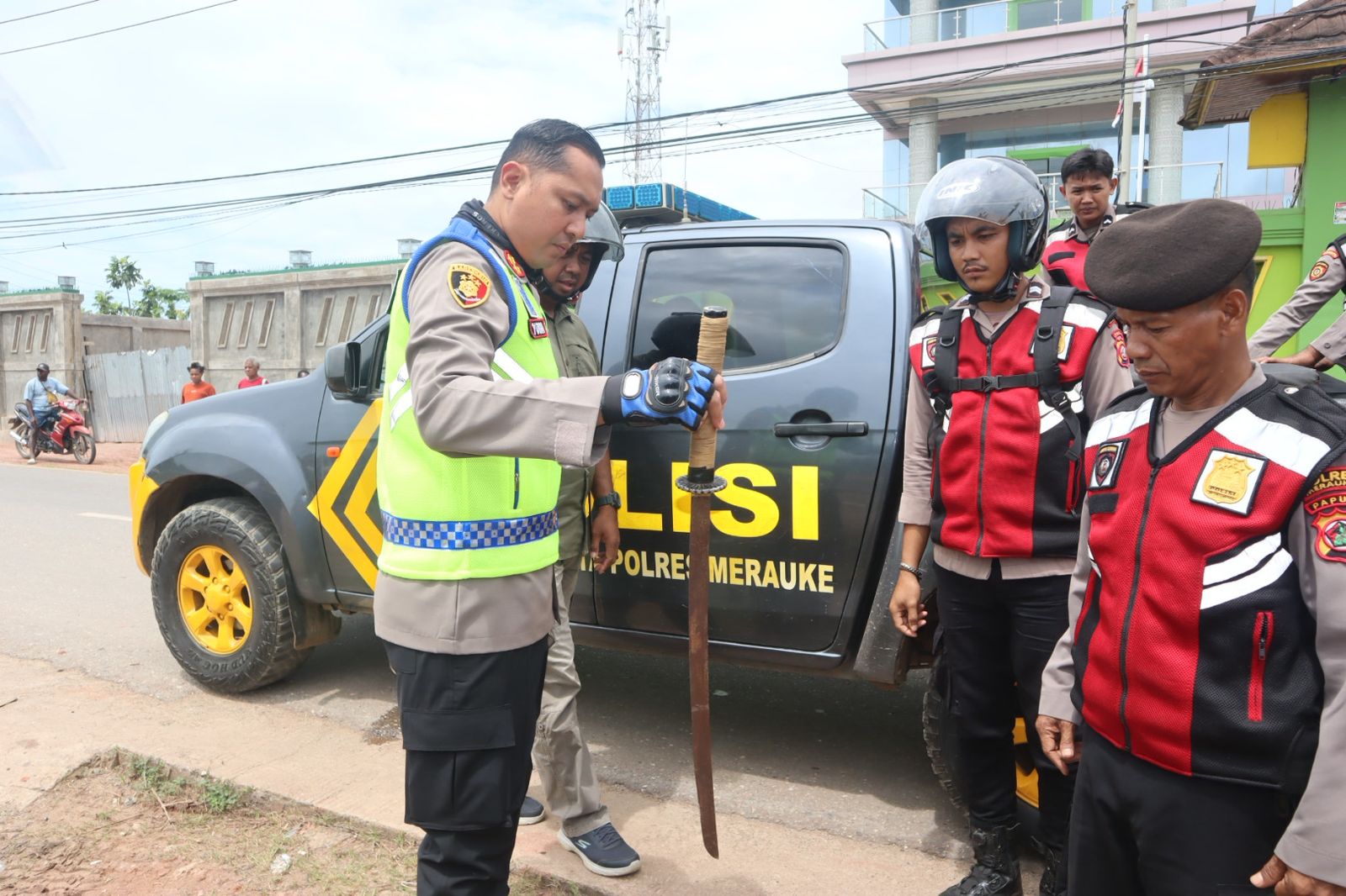 Quick Respon Kapolres Merauke Dan Anggota Berhasil Mengamankan Seorang Pemuda Yang Membawa Sajam, Wujudkan Merauke Aman Dan Kondusif