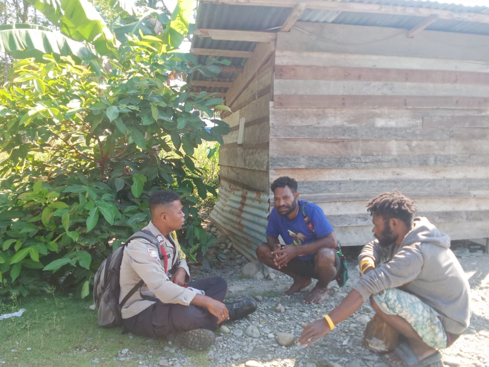 Bhabinkamtibmas Kampung Hangaitji Terima Laporan Masyarakat Terkait Rencana Penyelesaian Masalah Adat