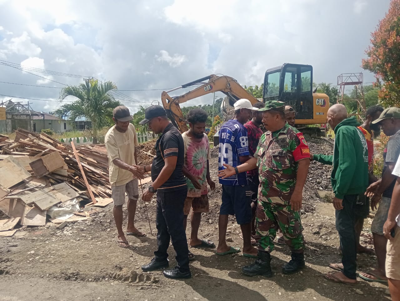 Kapolsek dan Danramil Bonggo Mediasi Aksi Palang, Pekerjaan Puskesmas Bonggo Kembali Berjalan