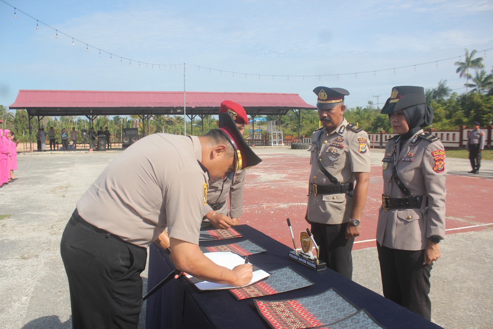 Kapolres Boven Digoel Pimpin Upacara Serah Terima Jabatan Kasat Lantas dan Kapolsek Jair