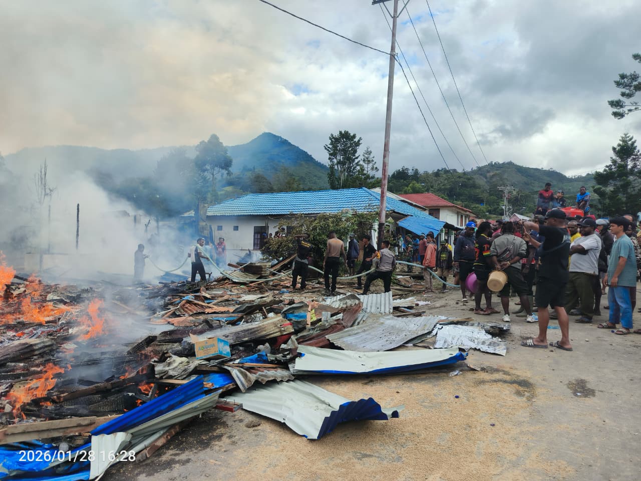 Kebakaran Hebat Di Karubaga Tolikara, Hanguskan ±100 Kios Pedagang dan Rumah Warga