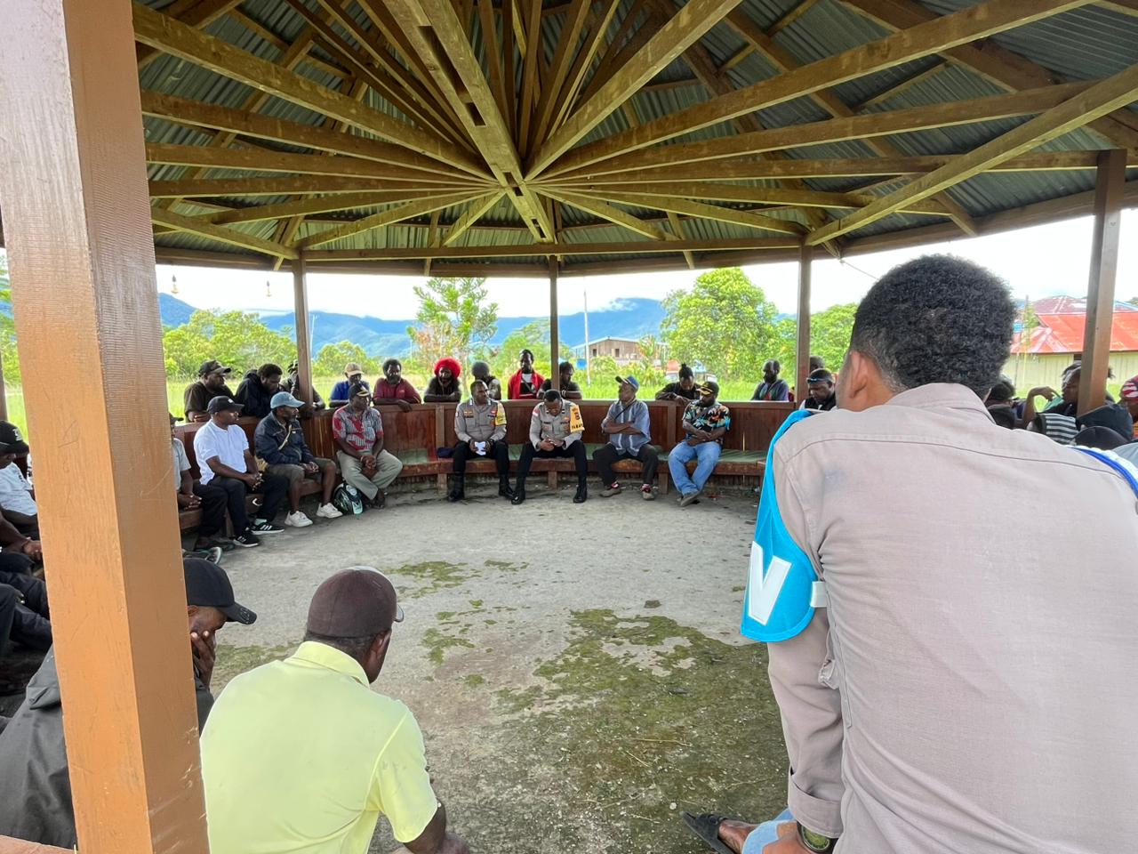 Polres Mamberamo Tengah Fasilitasi Penyelesaian Kasus Dugaan Perzinahan Secara Adat