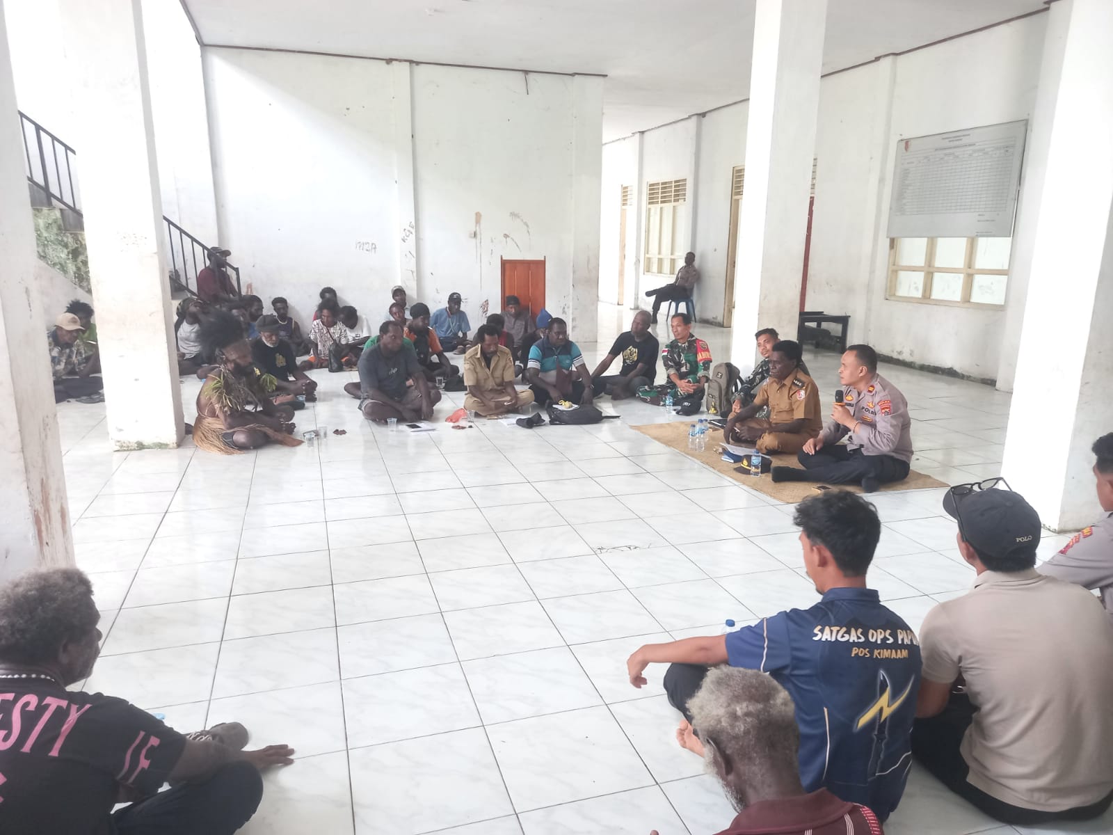 Polsek Kimaam Bersama Instansi Terkait Melaksanakan Mediasi Aksi Pemalangan Bandara Kimaam