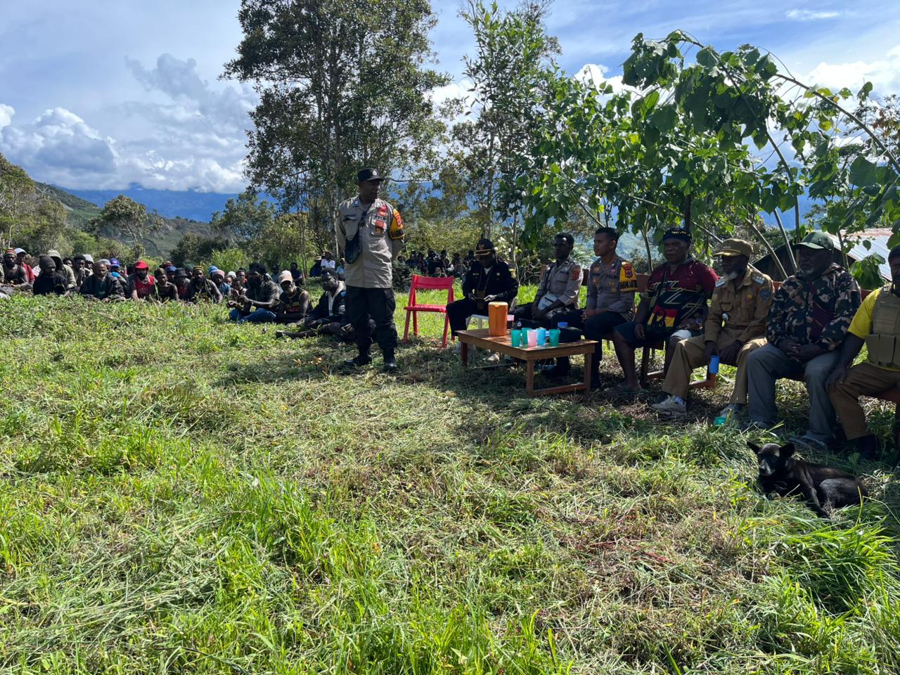 Sat Binmas Polres Tolikara Saksikan Pembayaran Denda Adat Ulayat Tanah di Distrik Numba, Situasi Berjalan Aman dan Kondusif