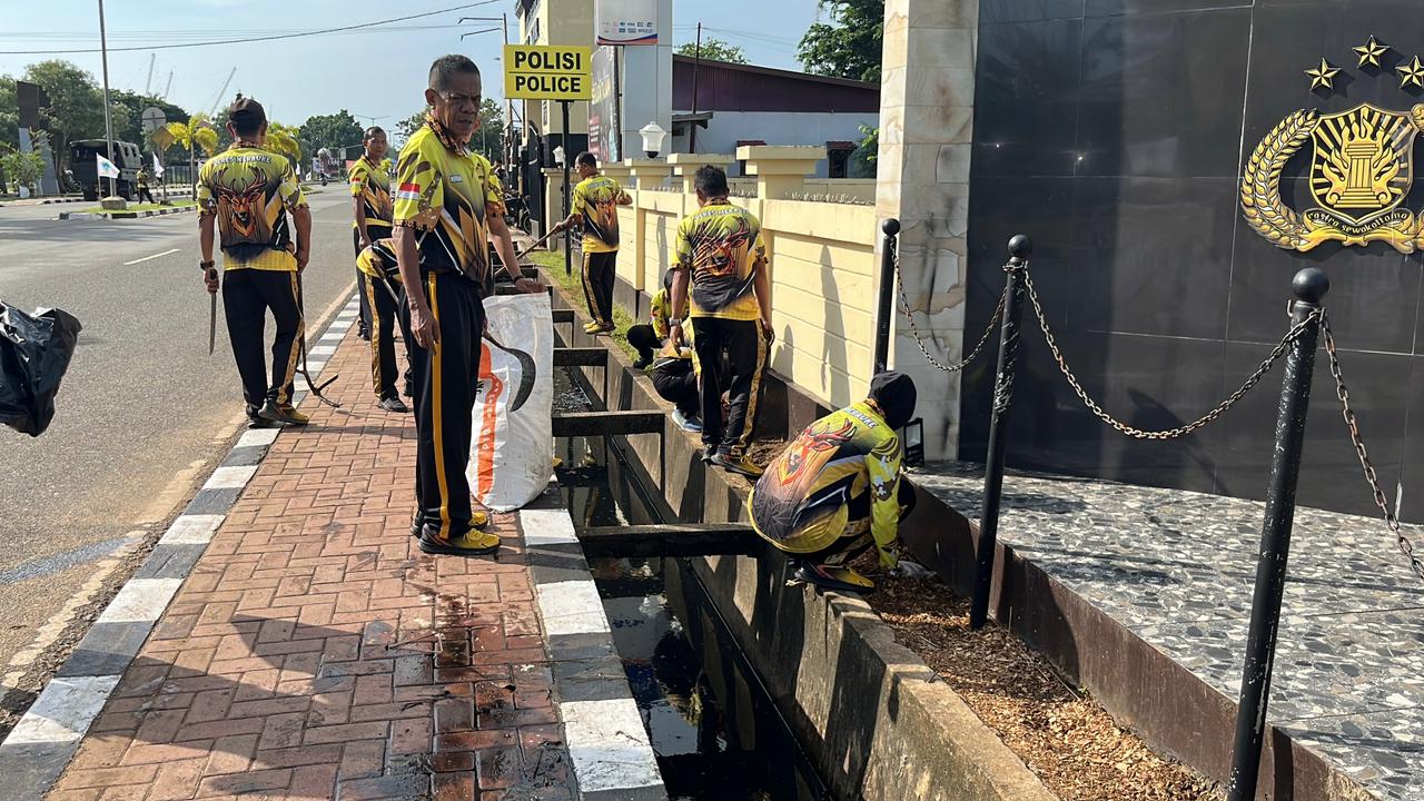 Polres Merauke Kerja Bakti Sambut HUT Kota Merauke ke-124