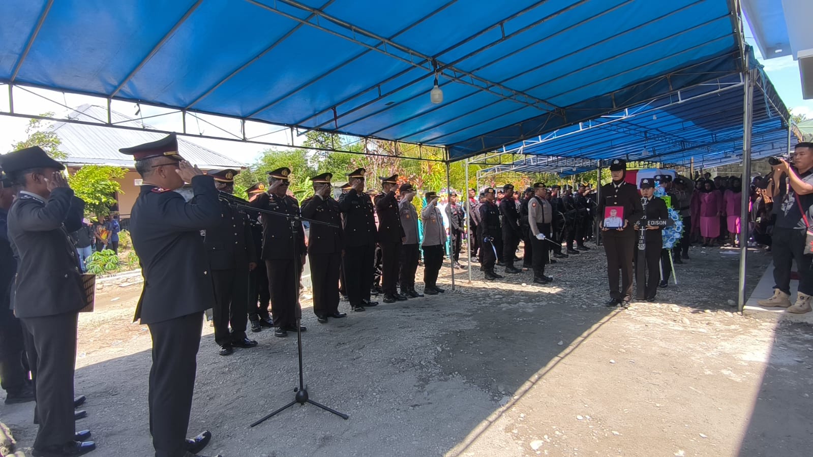 Upacara Persemayaman dan Pemakaman Almarhum AKP Eduardus Edison Berlangsung Khidmat dan Aman