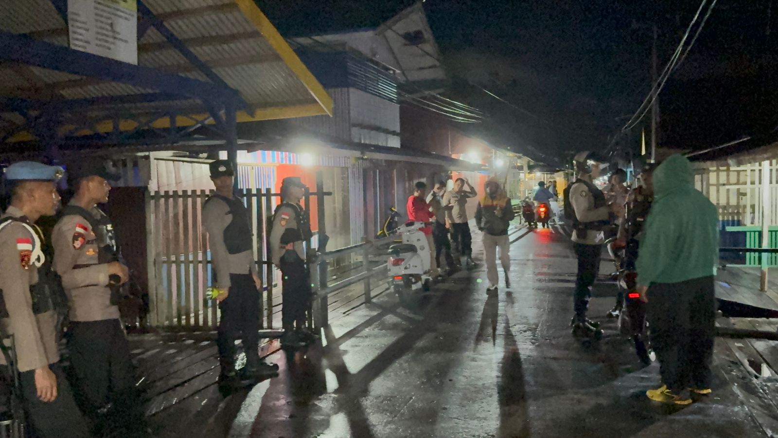 Komitmen Jaga Kenyamanan Warga, Tim UKL 3 Polres Asmat Sisir Titik Rawan Hingga Pagi Hari.