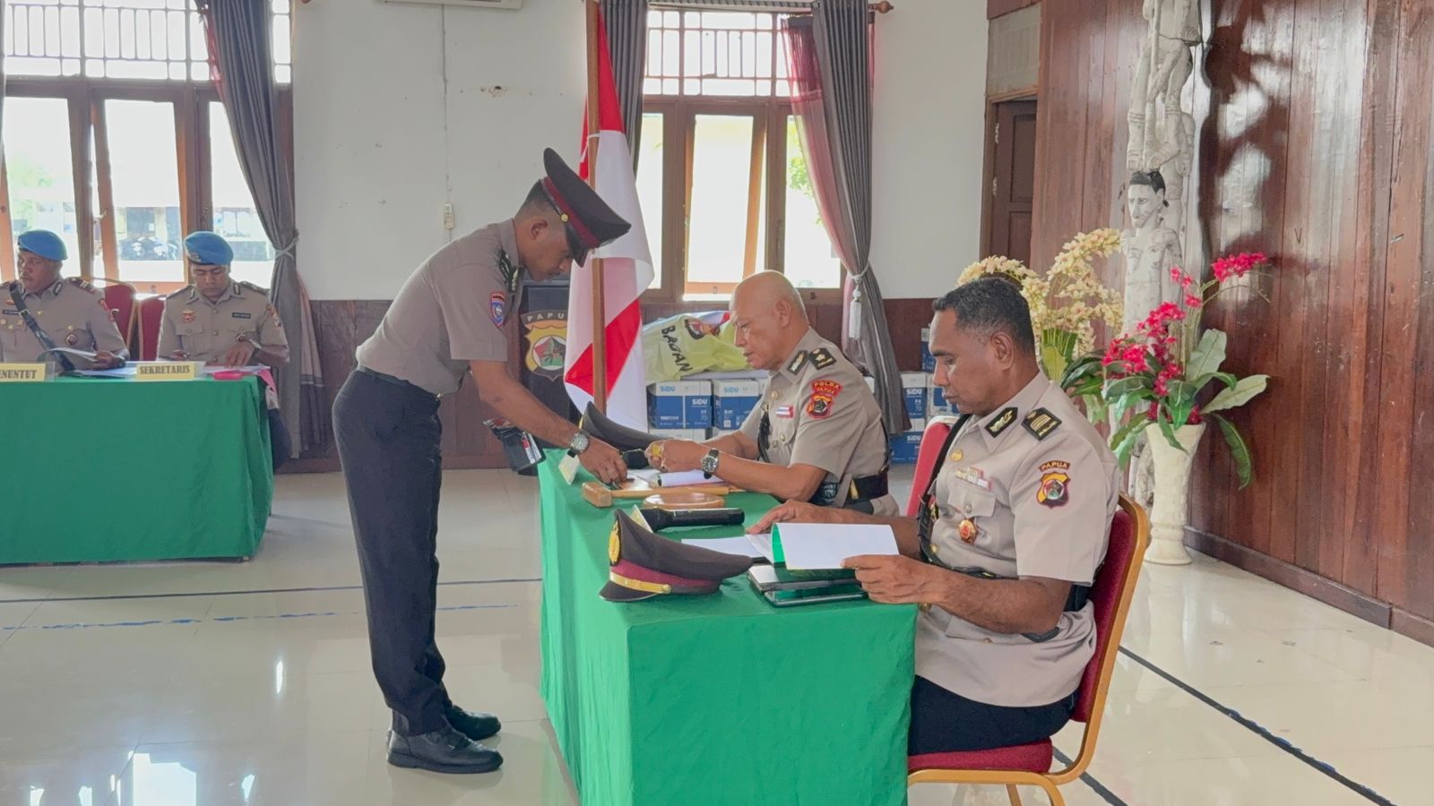 Polres Asmat Laksanakan Sidang Disiplin Kepada 3 Anggota Polres Asmat Yang Melakukan Pelanggaran.