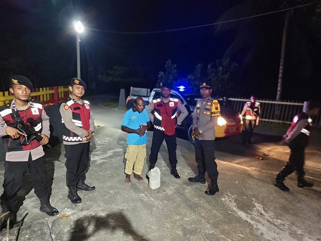 Respon Cepat Laporan Call Center 110, Personel Samapta Polres Sarmi Amankan Pelaku Perkelahian Akibat Miras